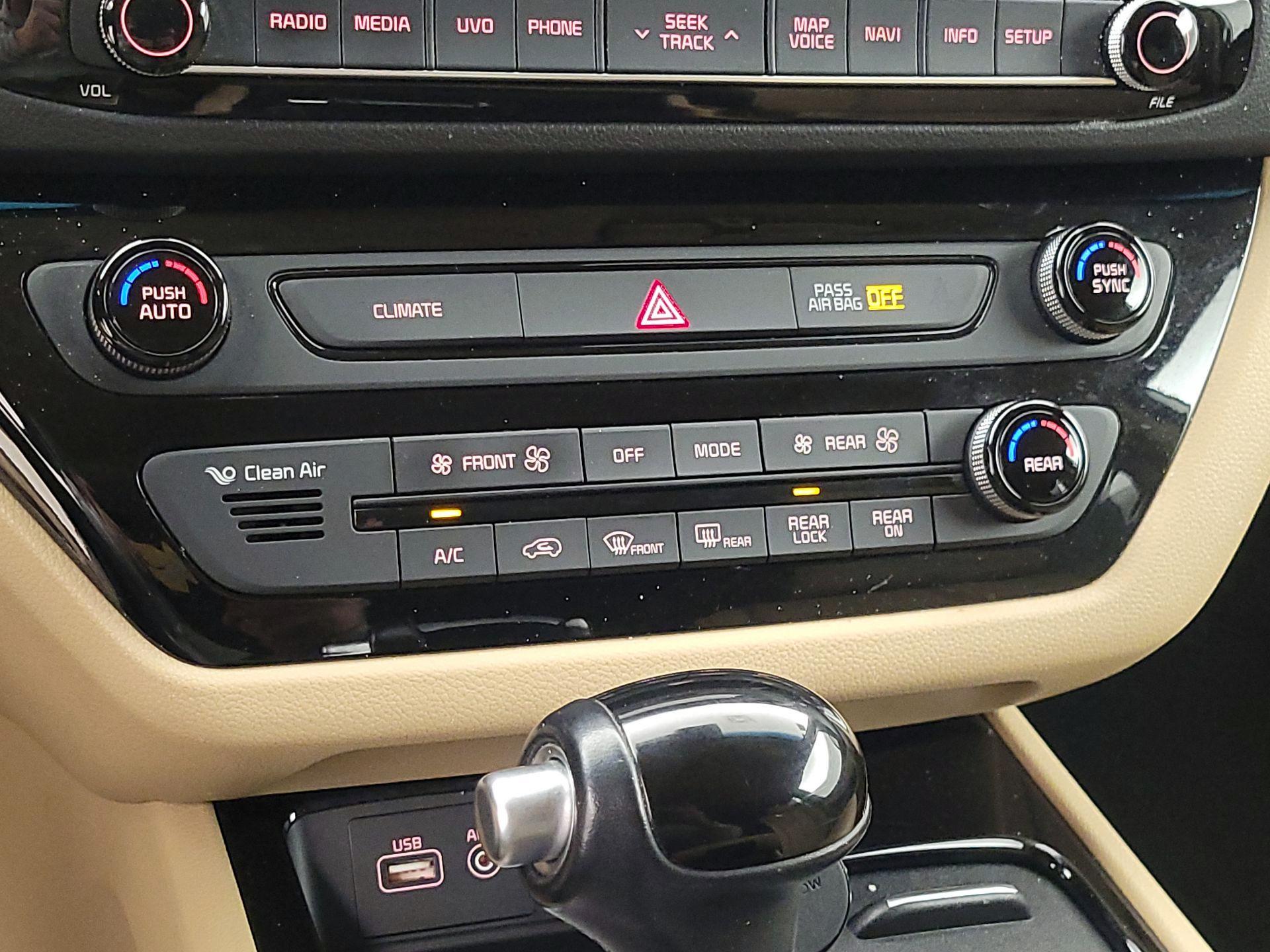 Thumbnail: 2015 Kia Sedona - 16