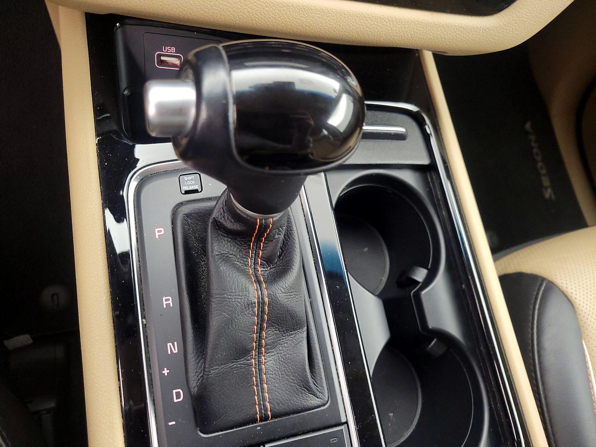 Thumbnail: 2015 Kia Sedona - 17