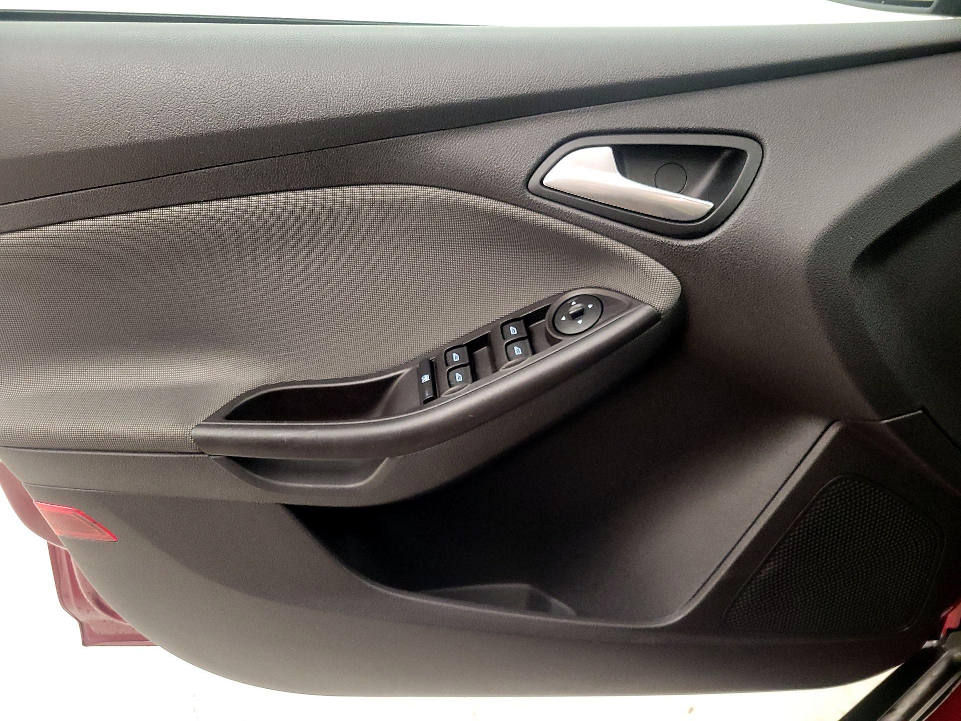 Thumbnail: 2014 Ford Focus - 12