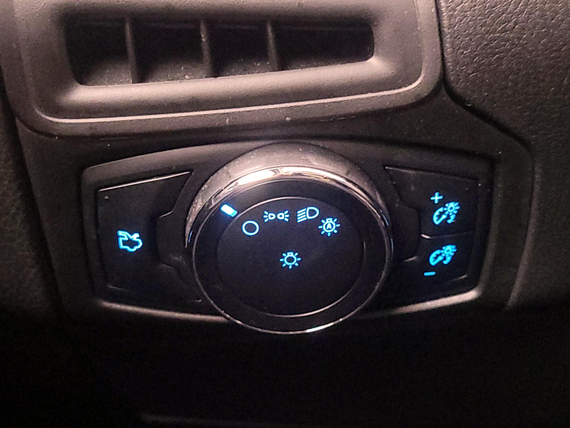 Thumbnail: 2014 Ford Focus - 13