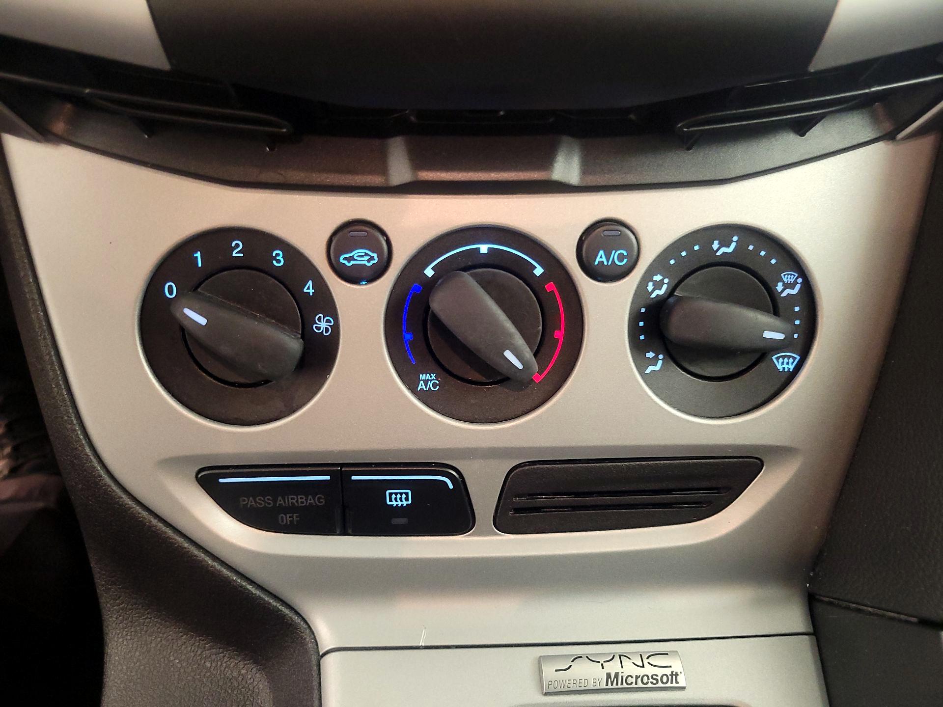 Thumbnail: 2014 Ford Focus - 15