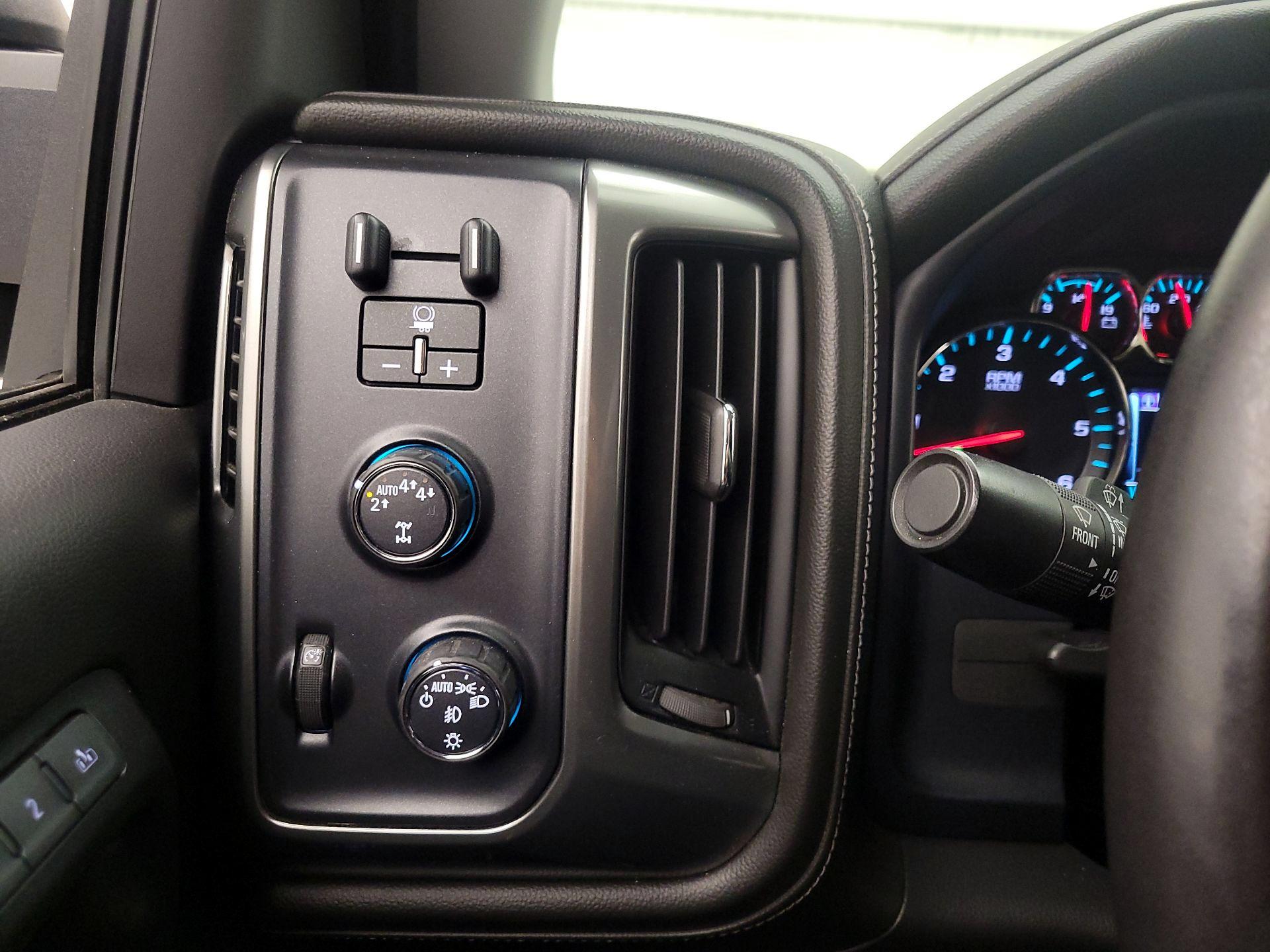 Thumbnail: 2018 Chevrolet Silverado 1500 - 13