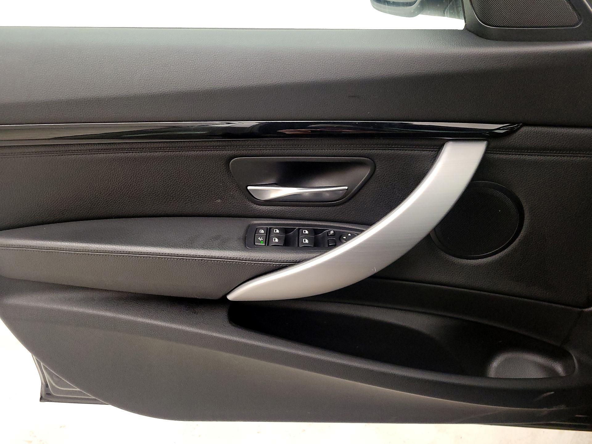 Thumbnail: 2016 BMW 3 Series - 12