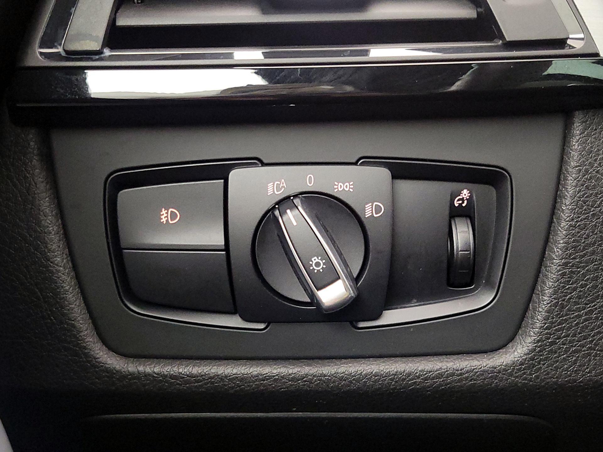 Thumbnail: 2016 BMW 3 Series - 13