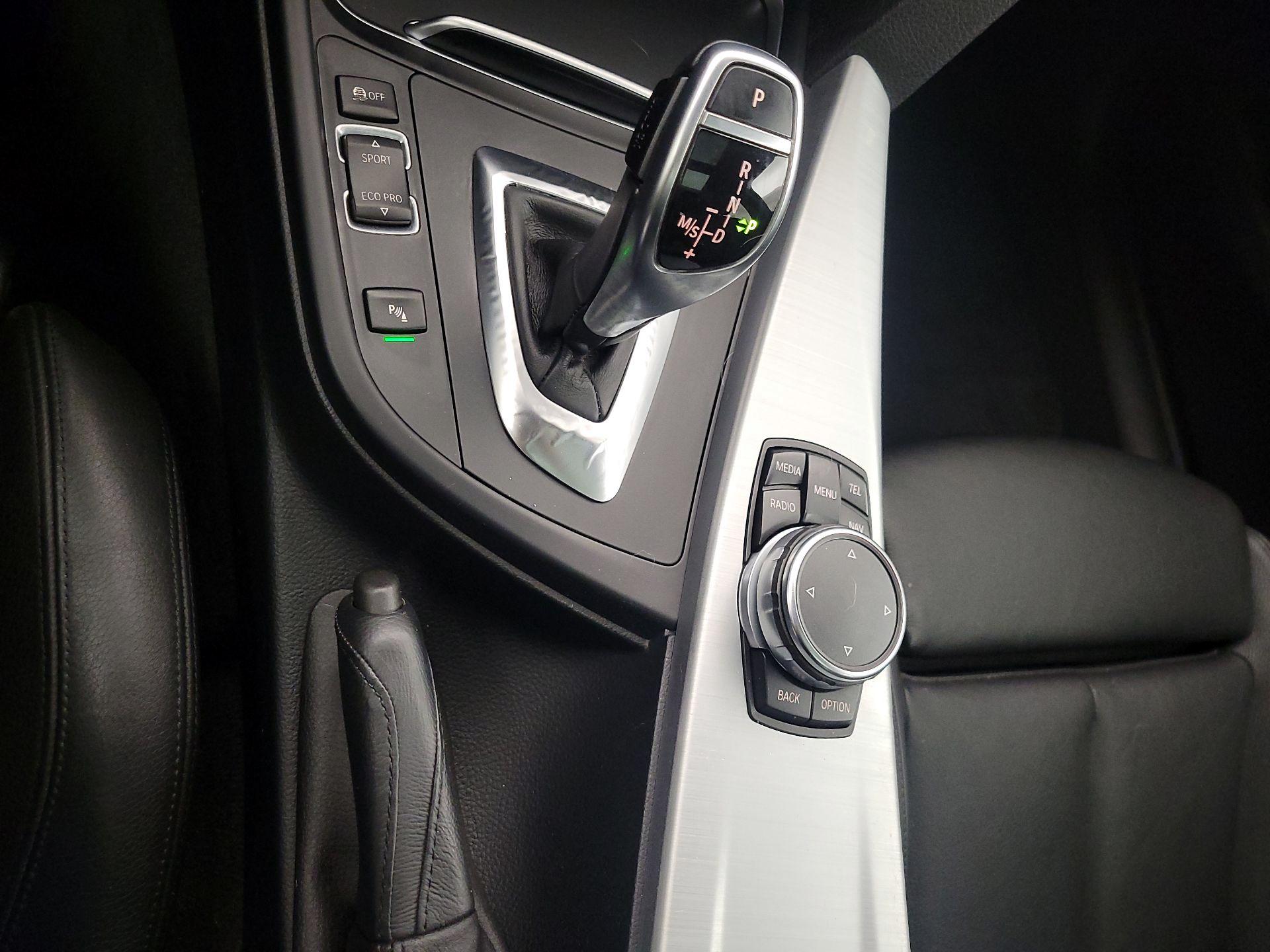 Thumbnail: 2016 BMW 3 Series - 18