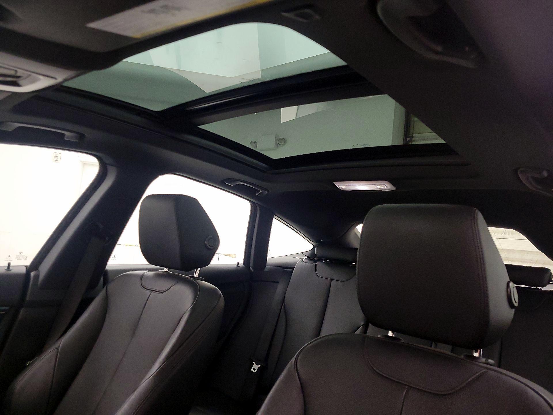 Thumbnail: 2016 BMW 3 Series - 20