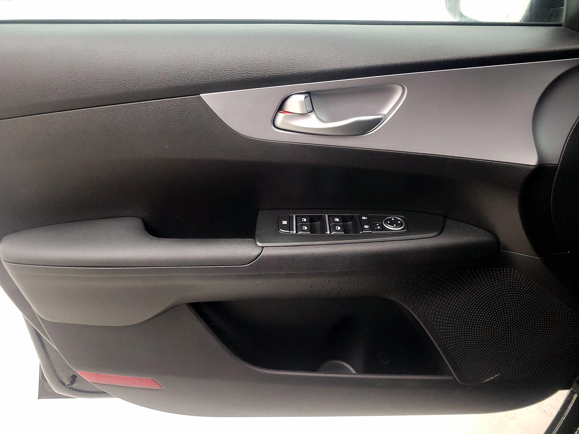 Thumbnail: 2023 Kia Forte - 12