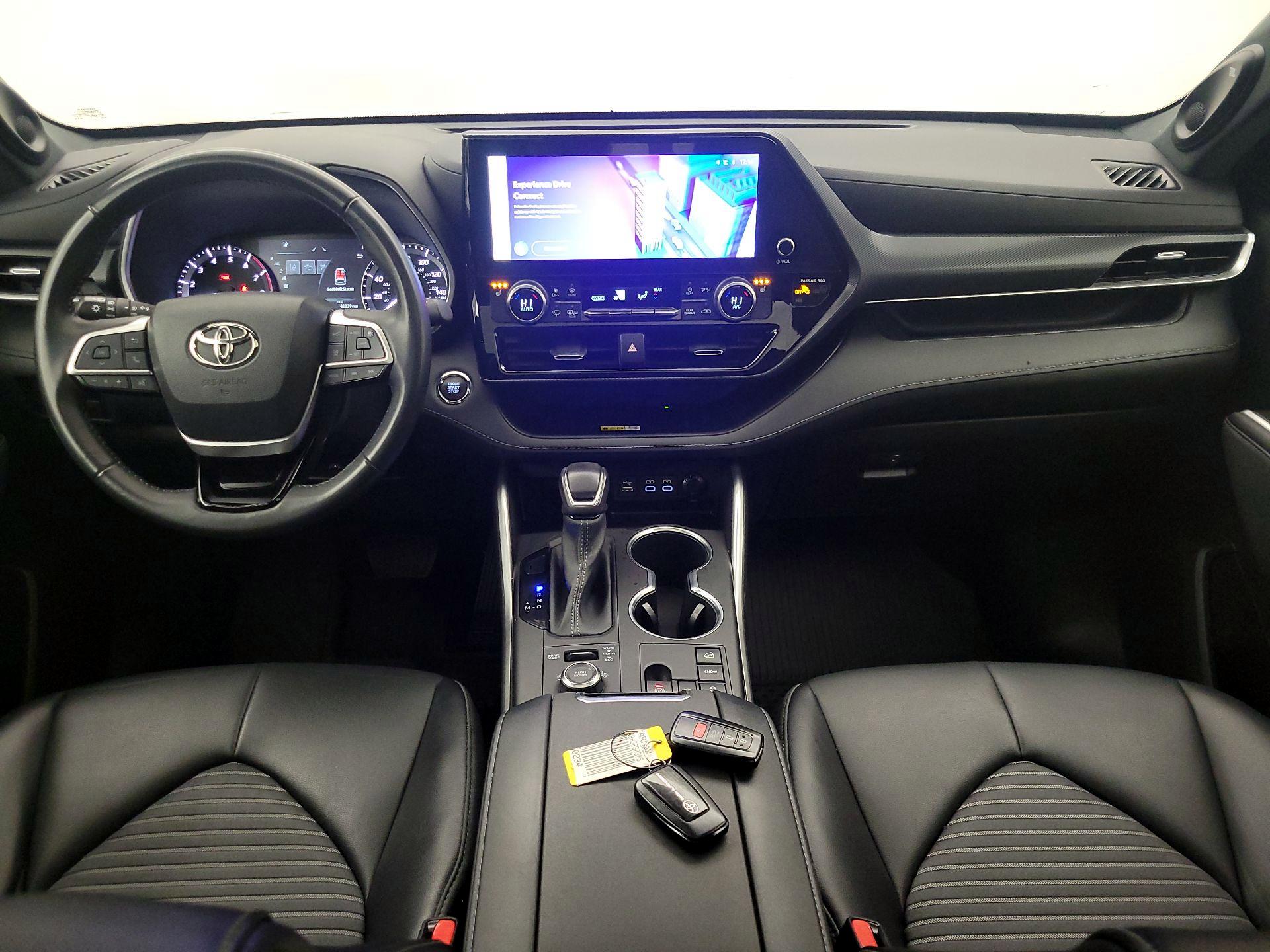 Thumbnail: 2023 Toyota Highlander - 9