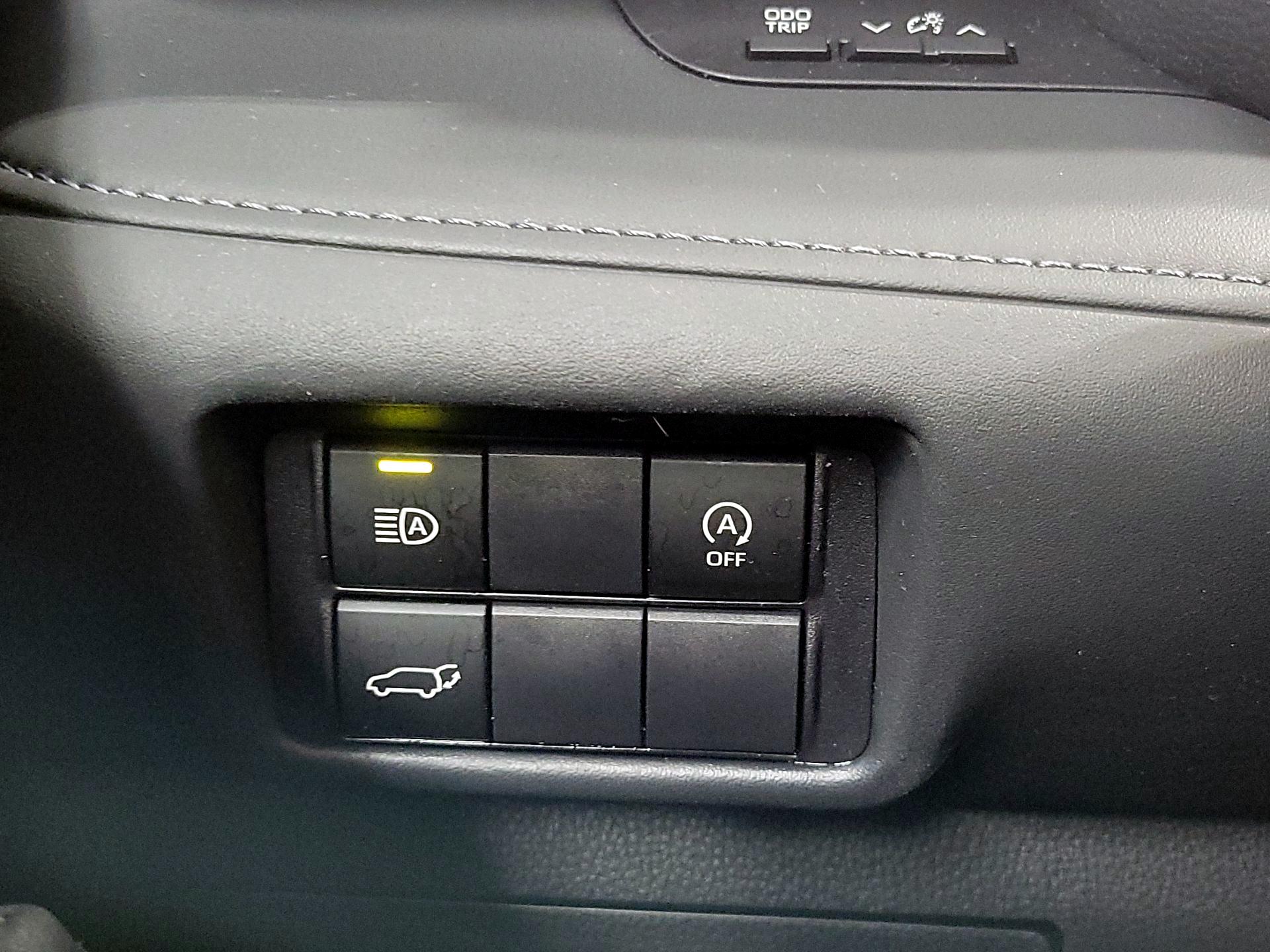 Thumbnail: 2023 Toyota Highlander - 13