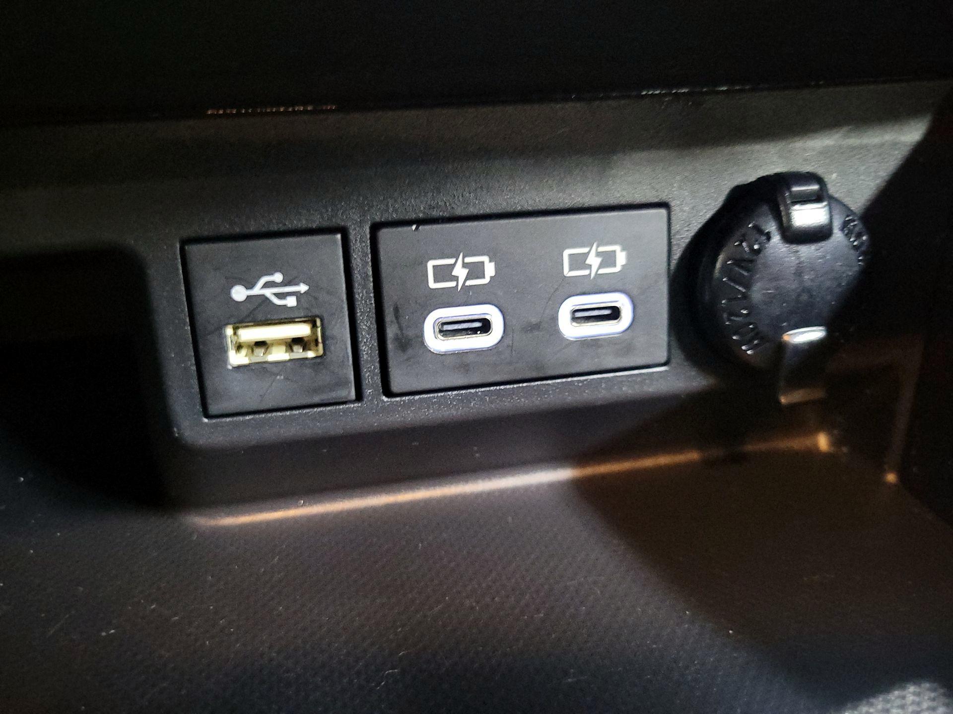 Thumbnail: 2023 Toyota Highlander - 18