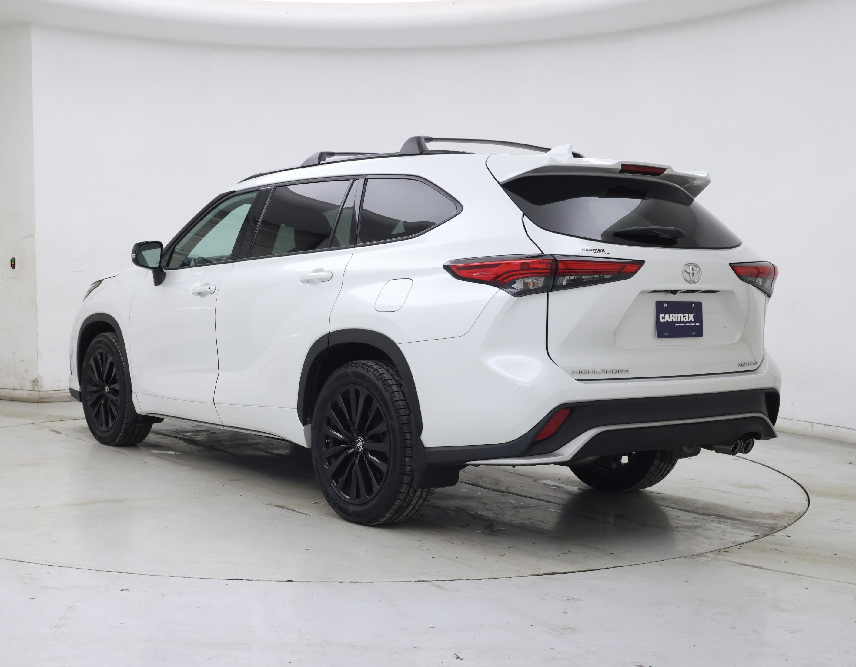 Thumbnail: 2023 Toyota Highlander - 2