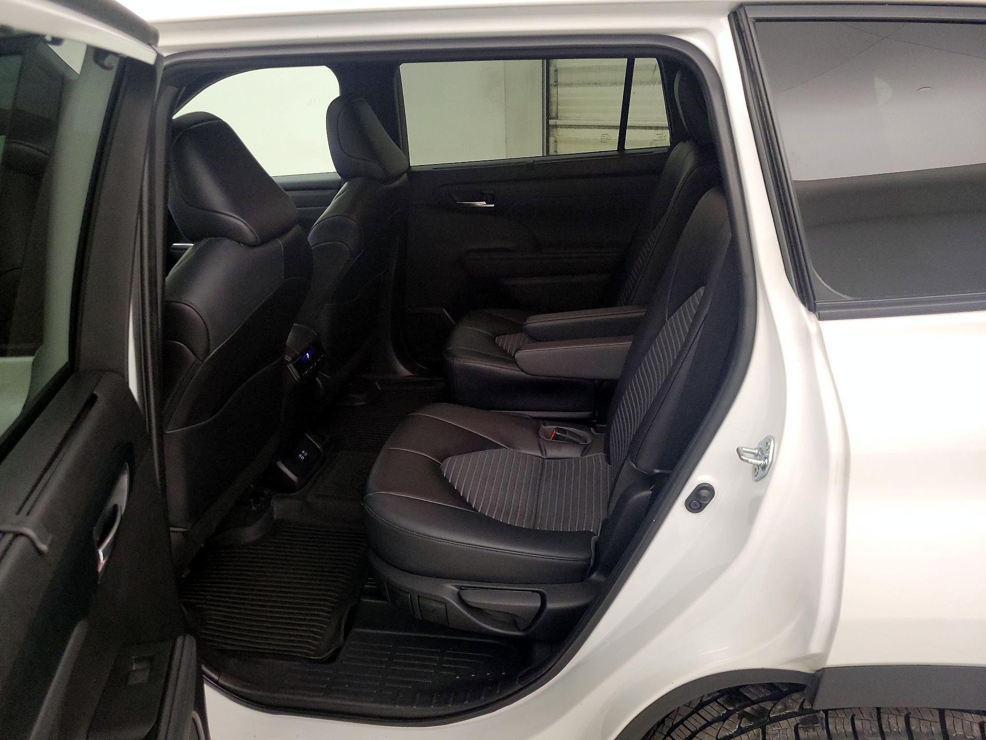 Thumbnail: 2023 Toyota Highlander - 20