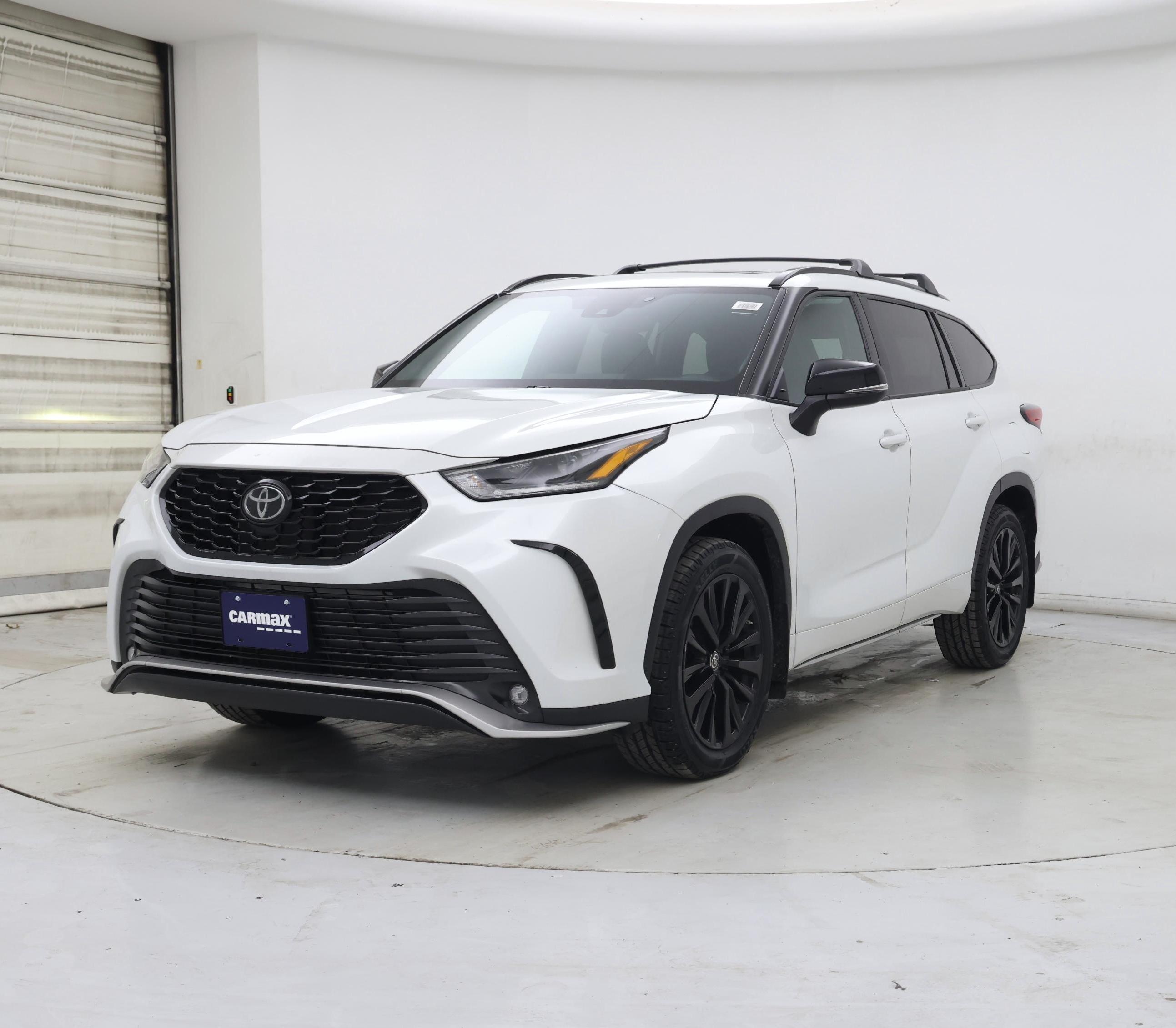 Thumbnail: 2023 Toyota Highlander - 4