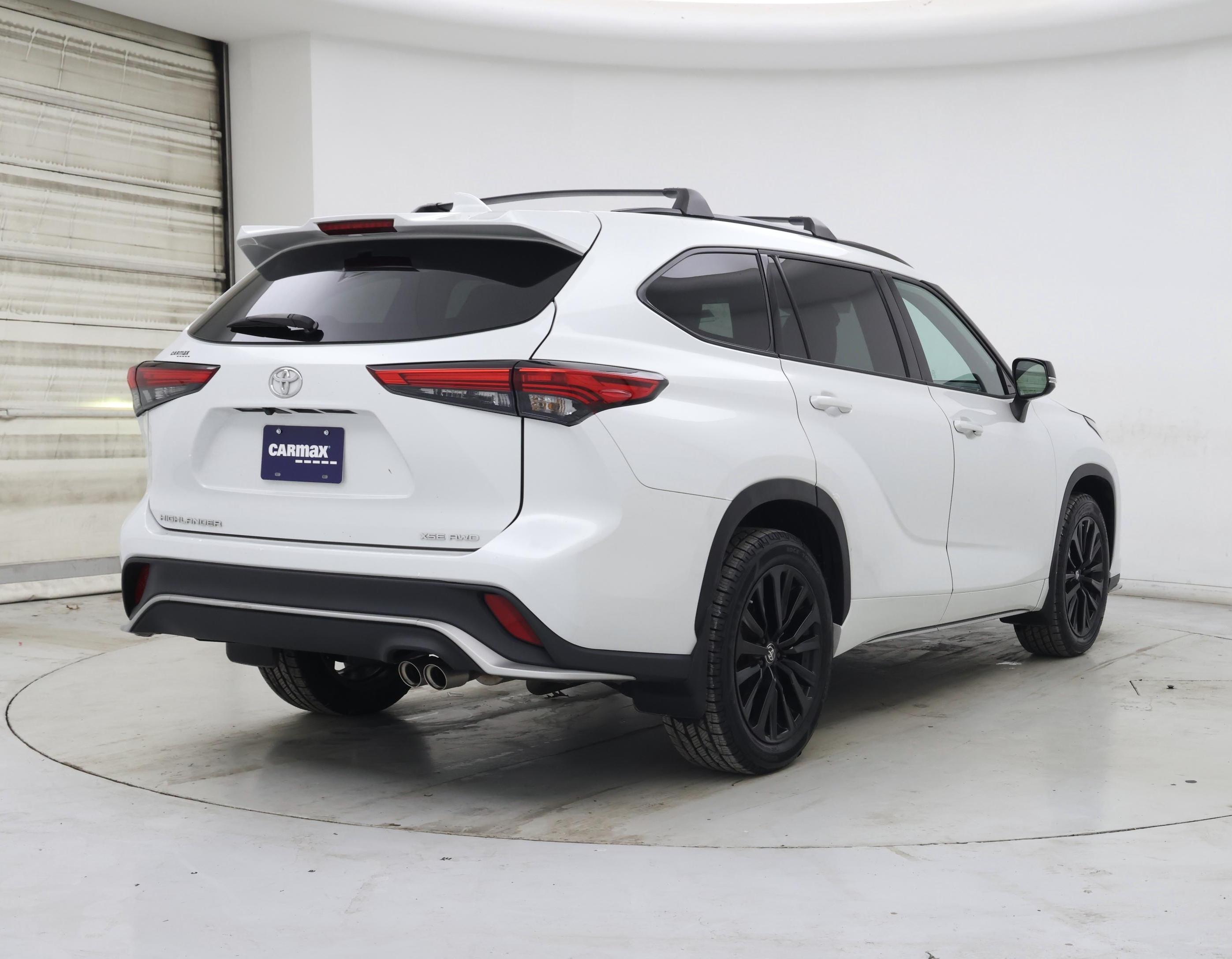 Thumbnail: 2023 Toyota Highlander - 8