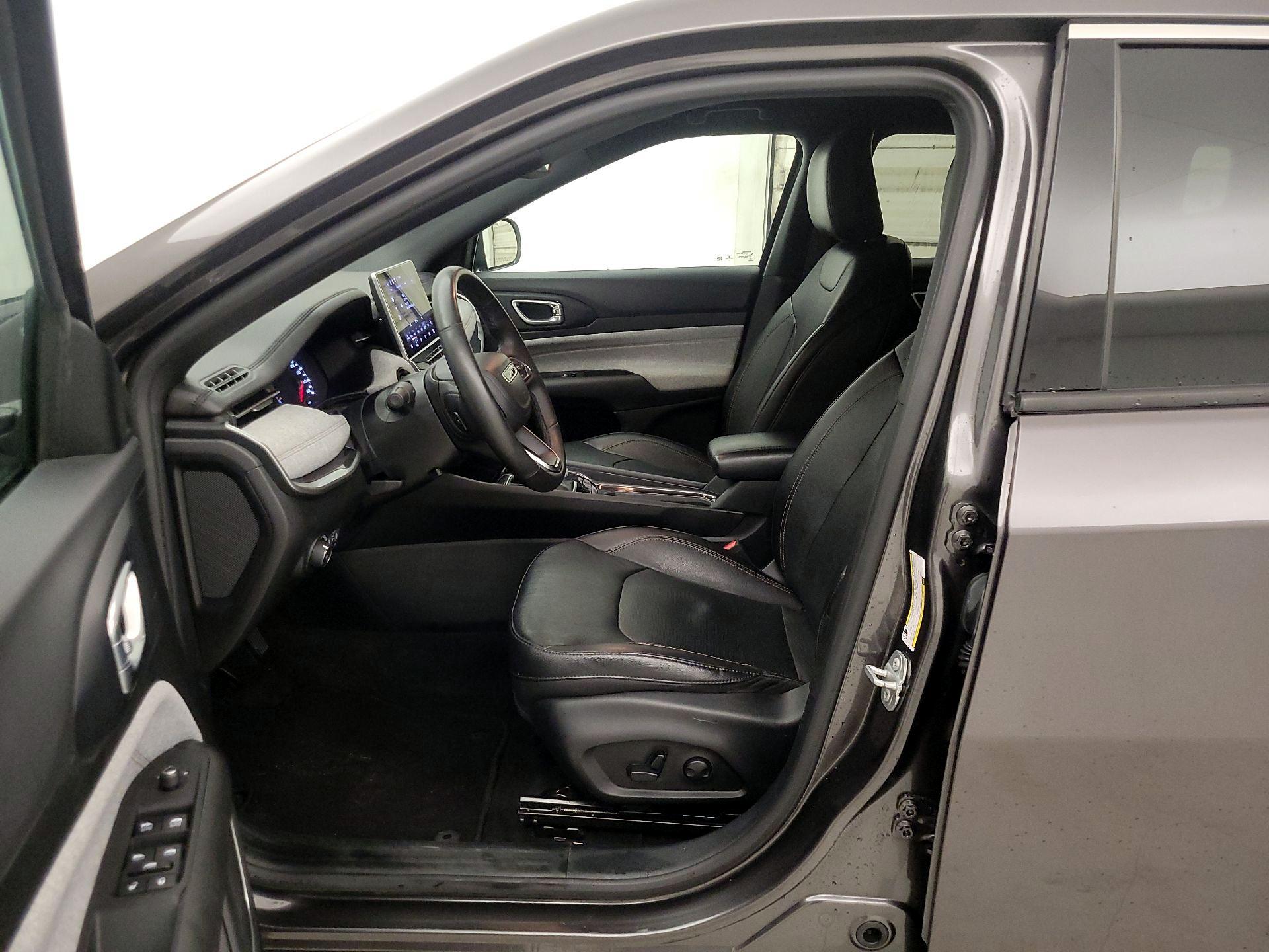 Thumbnail: 2023 Jeep Compass - 11