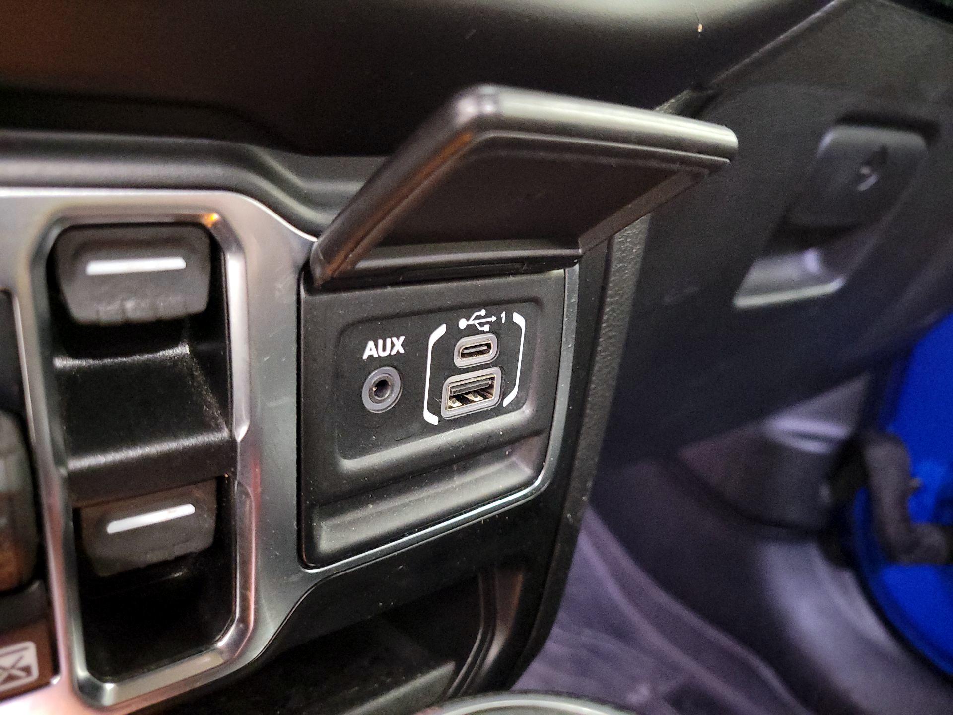 Thumbnail: 2022 Jeep Wrangler - 18