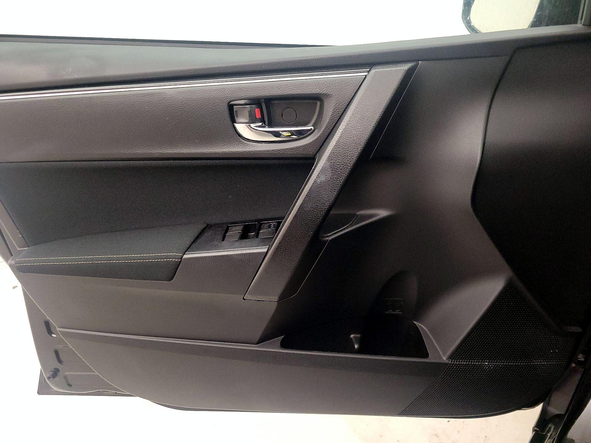 Thumbnail: 2017 Toyota Corolla - 12