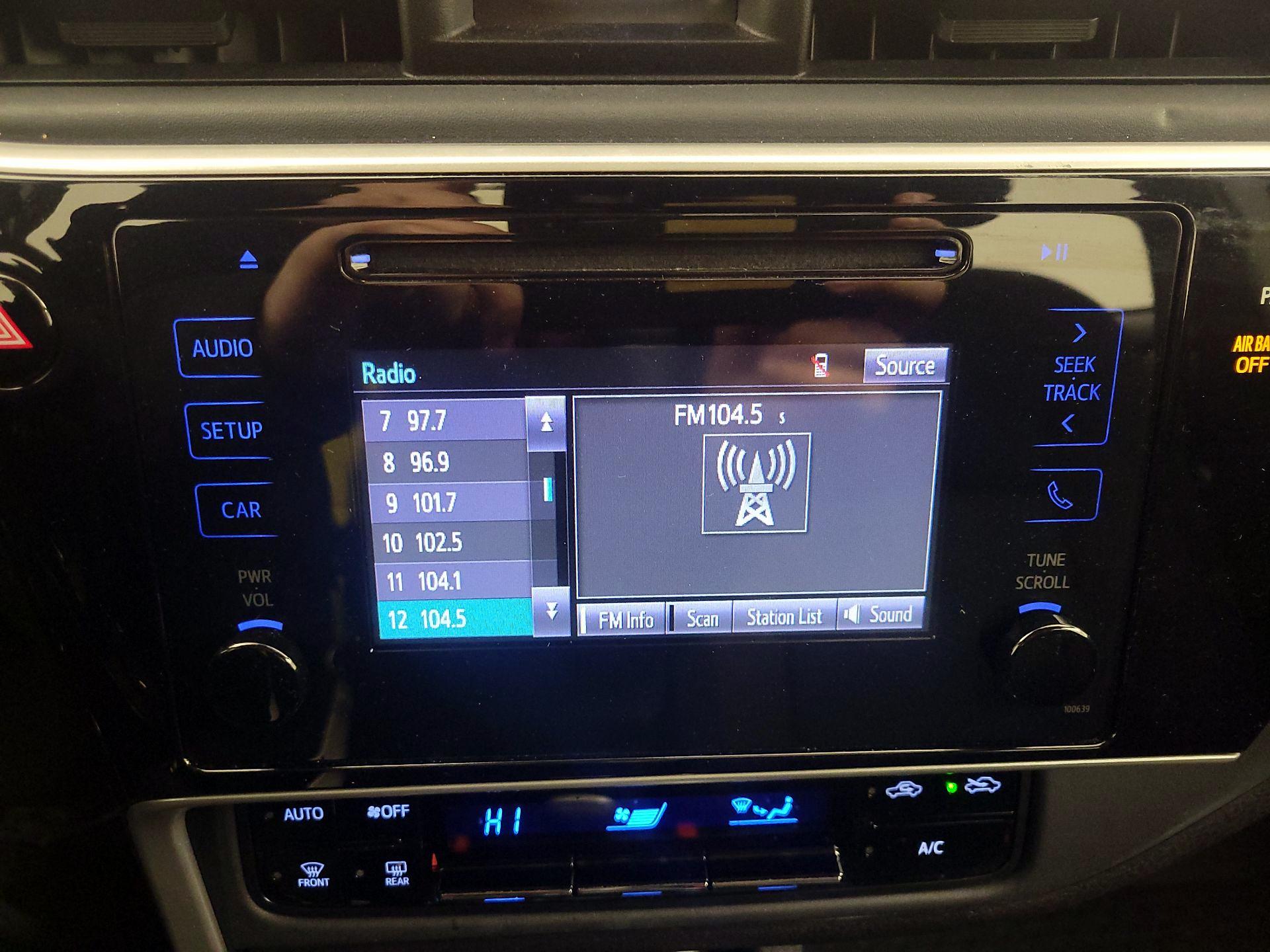 Thumbnail: 2017 Toyota Corolla - 15