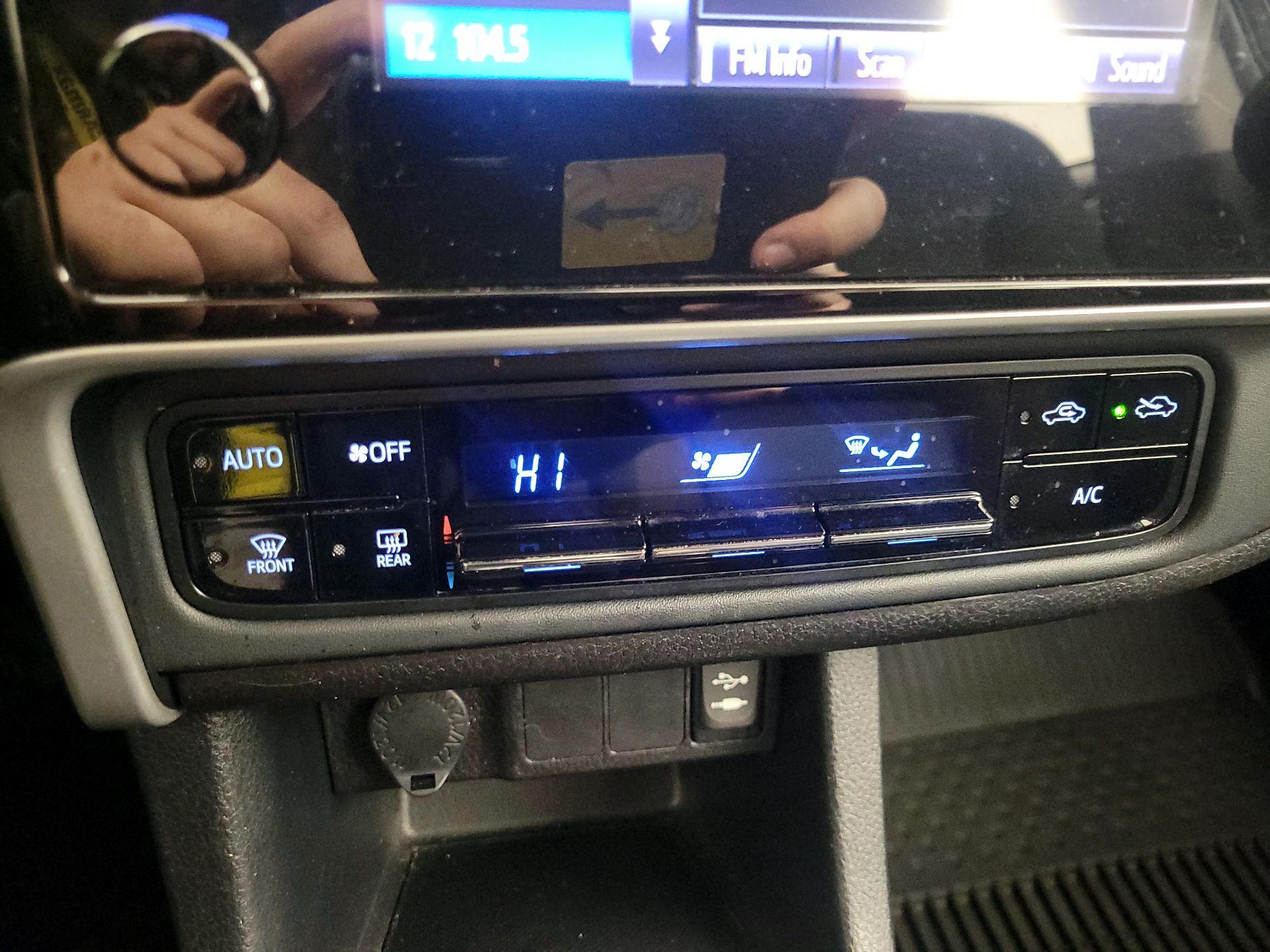 Thumbnail: 2017 Toyota Corolla - 16