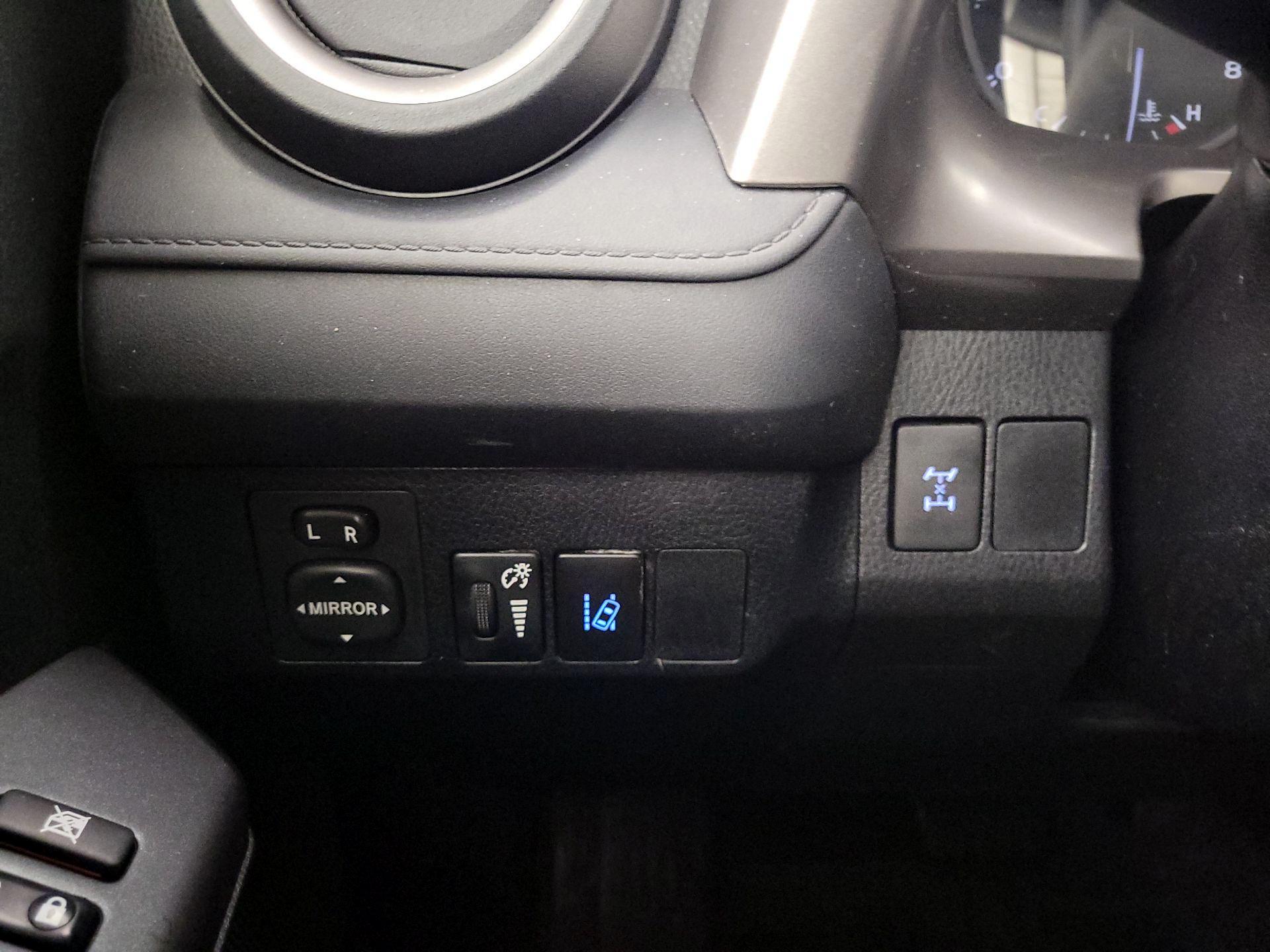 Thumbnail: 2018 Toyota RAV4 - 13