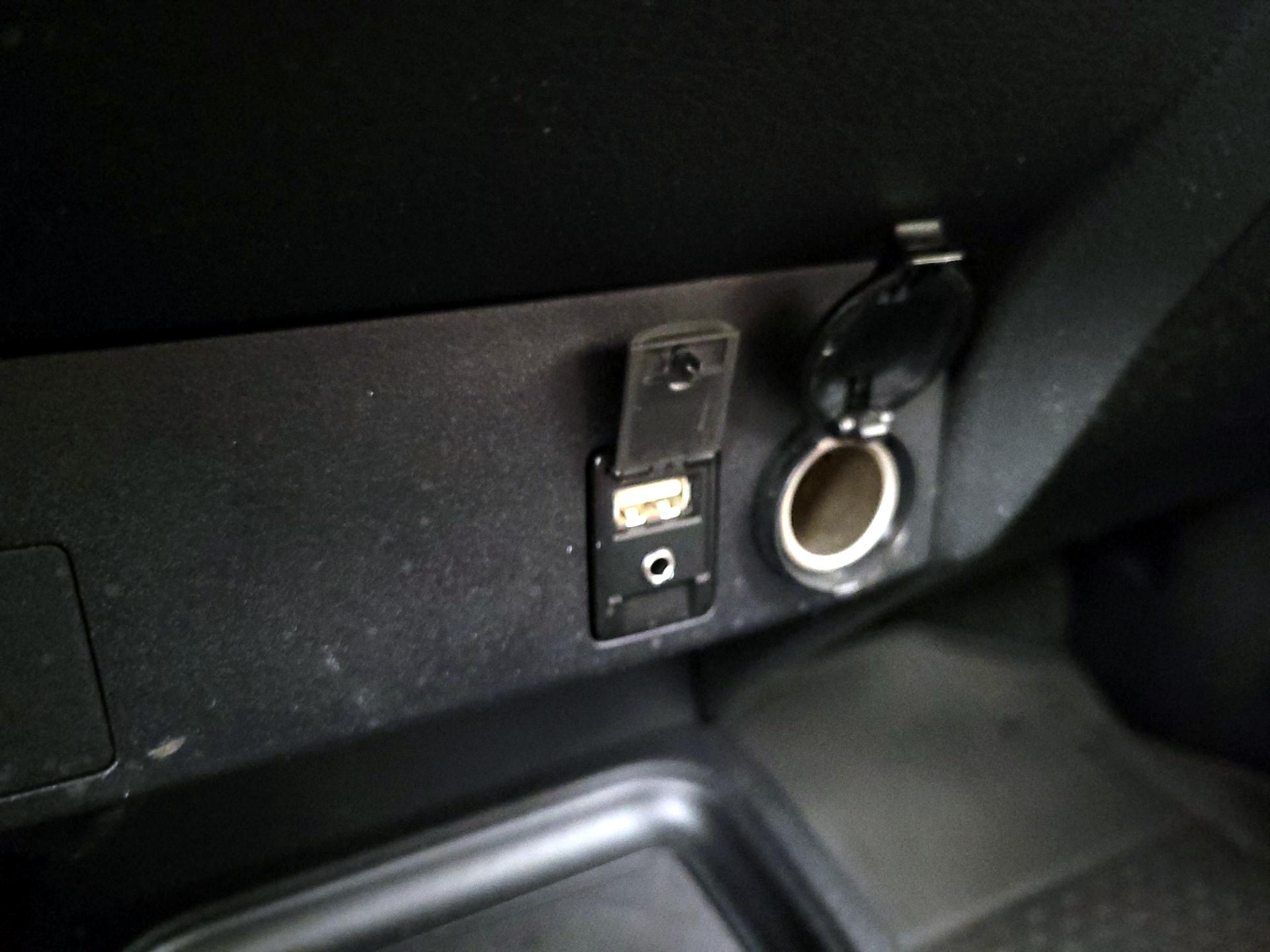 Thumbnail: 2018 Toyota RAV4 - 18