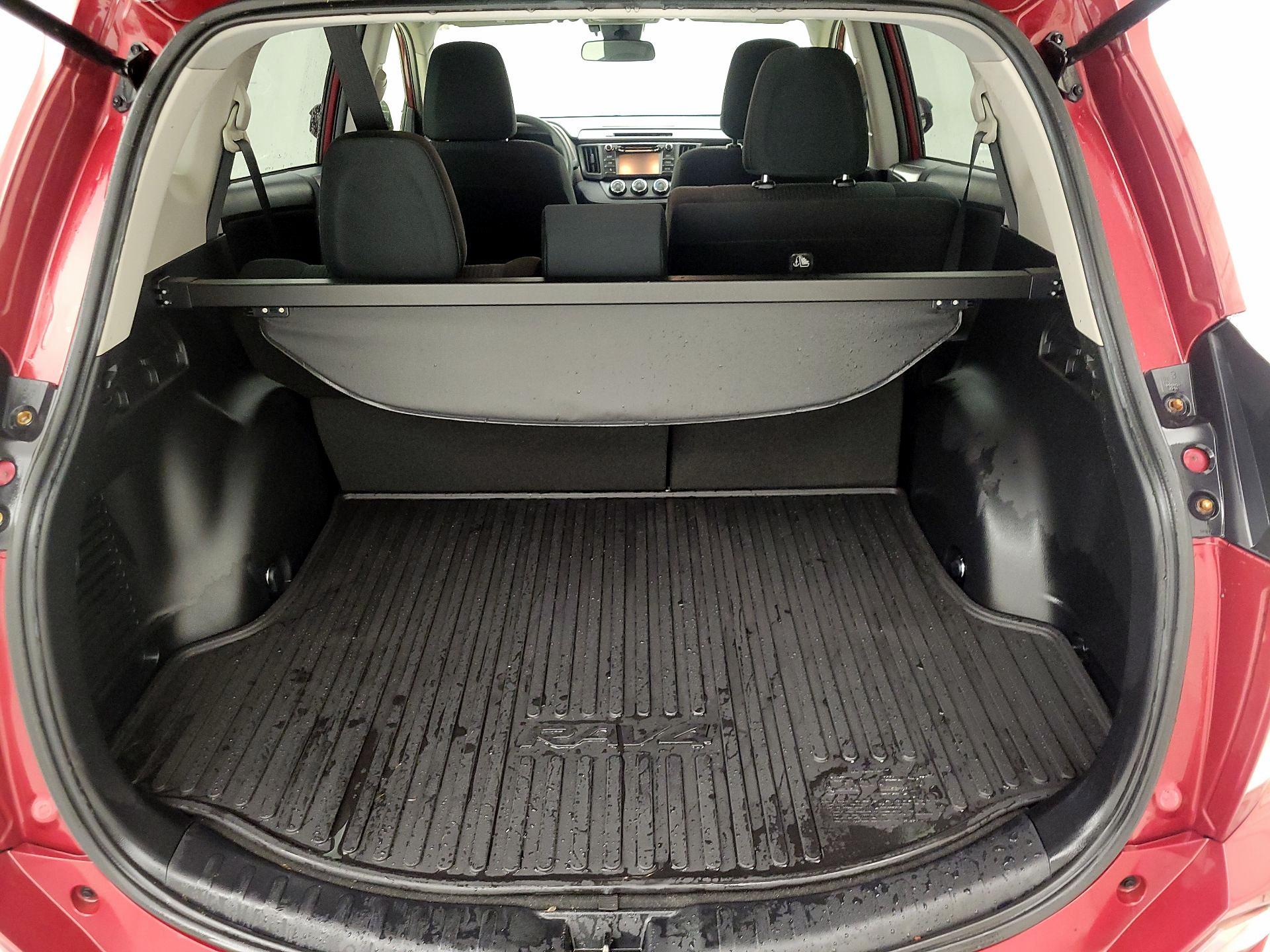 Thumbnail: 2018 Toyota RAV4 - 20