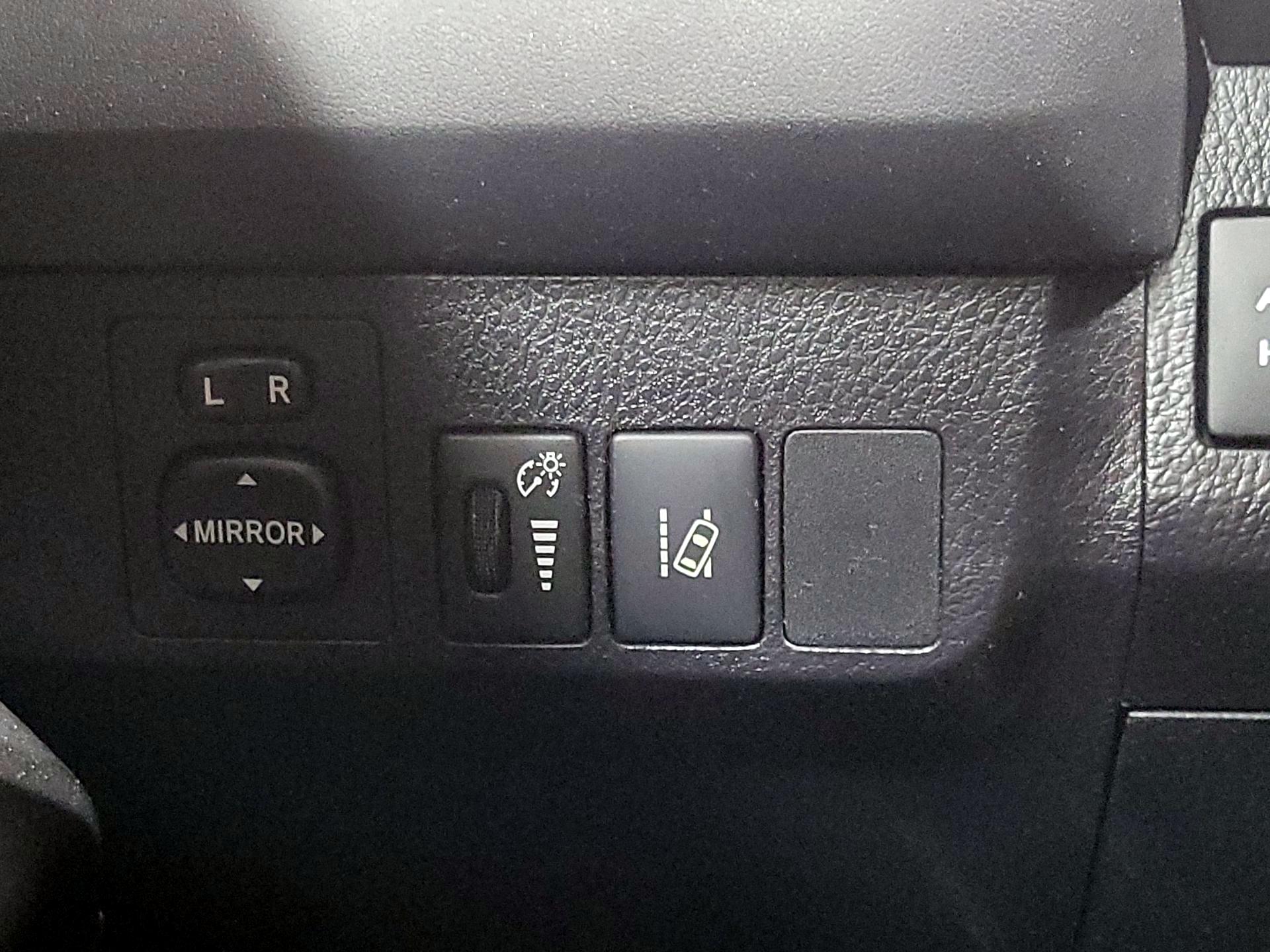 Thumbnail: 2018 Toyota RAV4 - 13