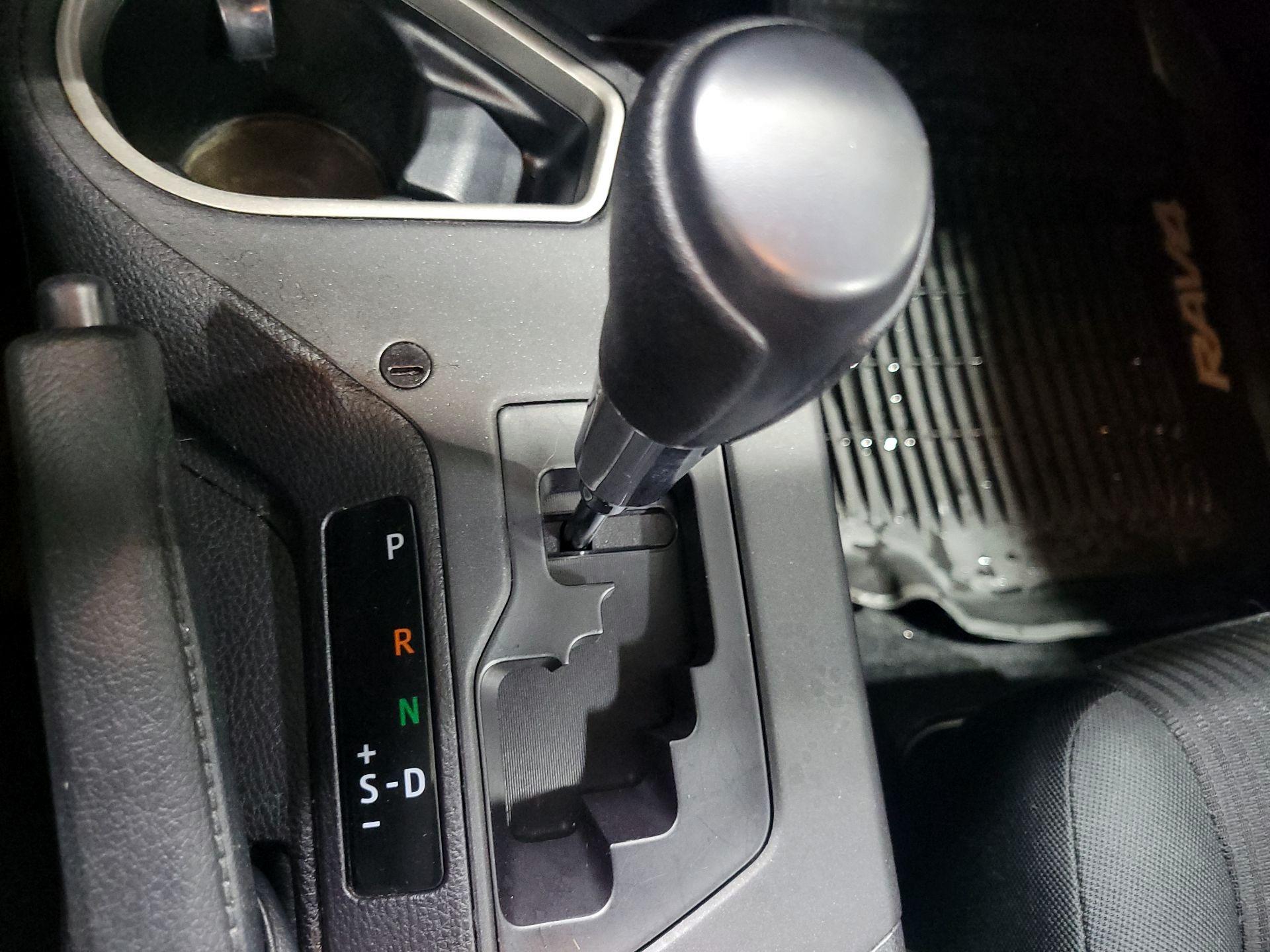 Thumbnail: 2018 Toyota RAV4 - 17