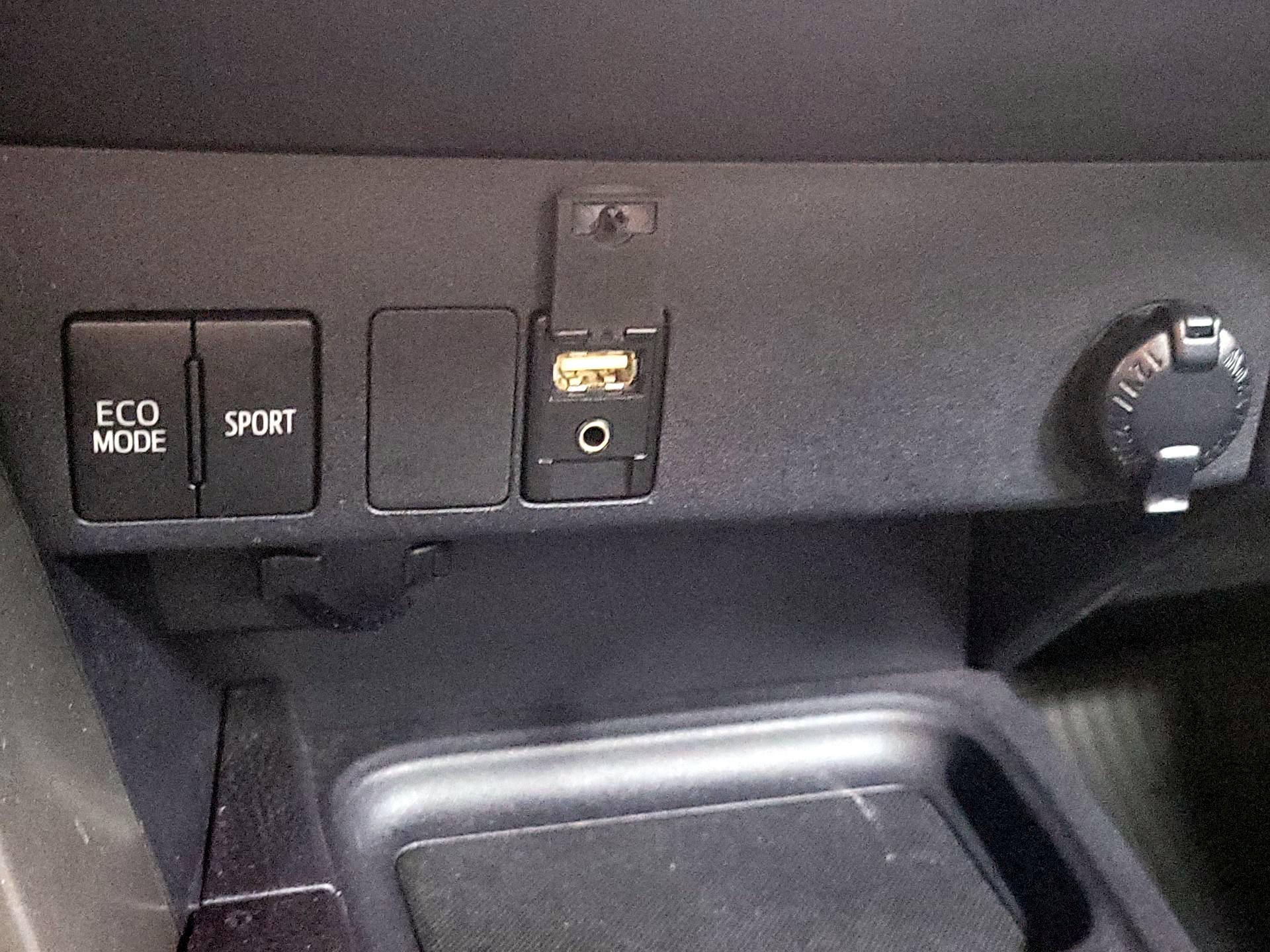 Thumbnail: 2018 Toyota RAV4 - 18