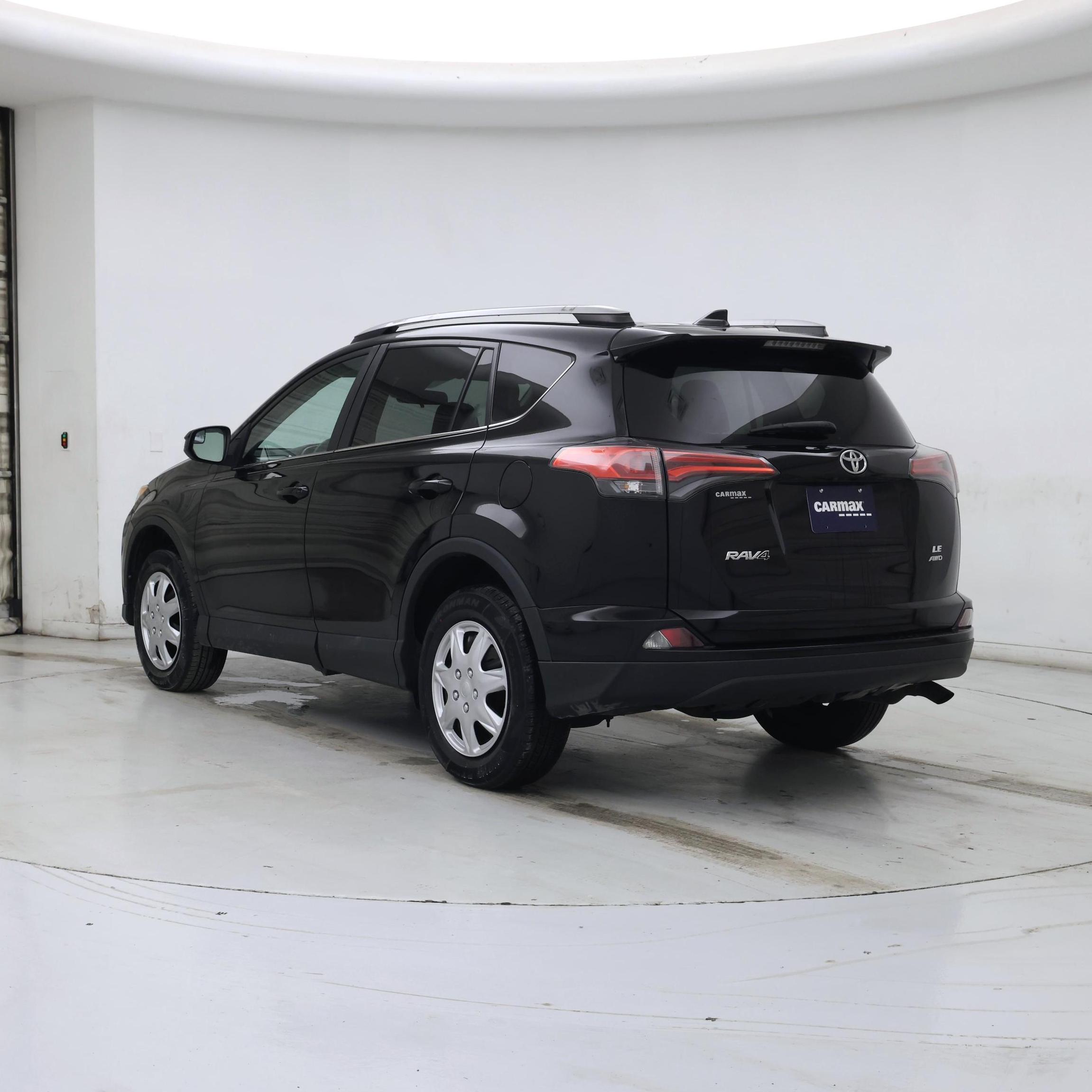 Thumbnail: 2018 Toyota RAV4 - 2