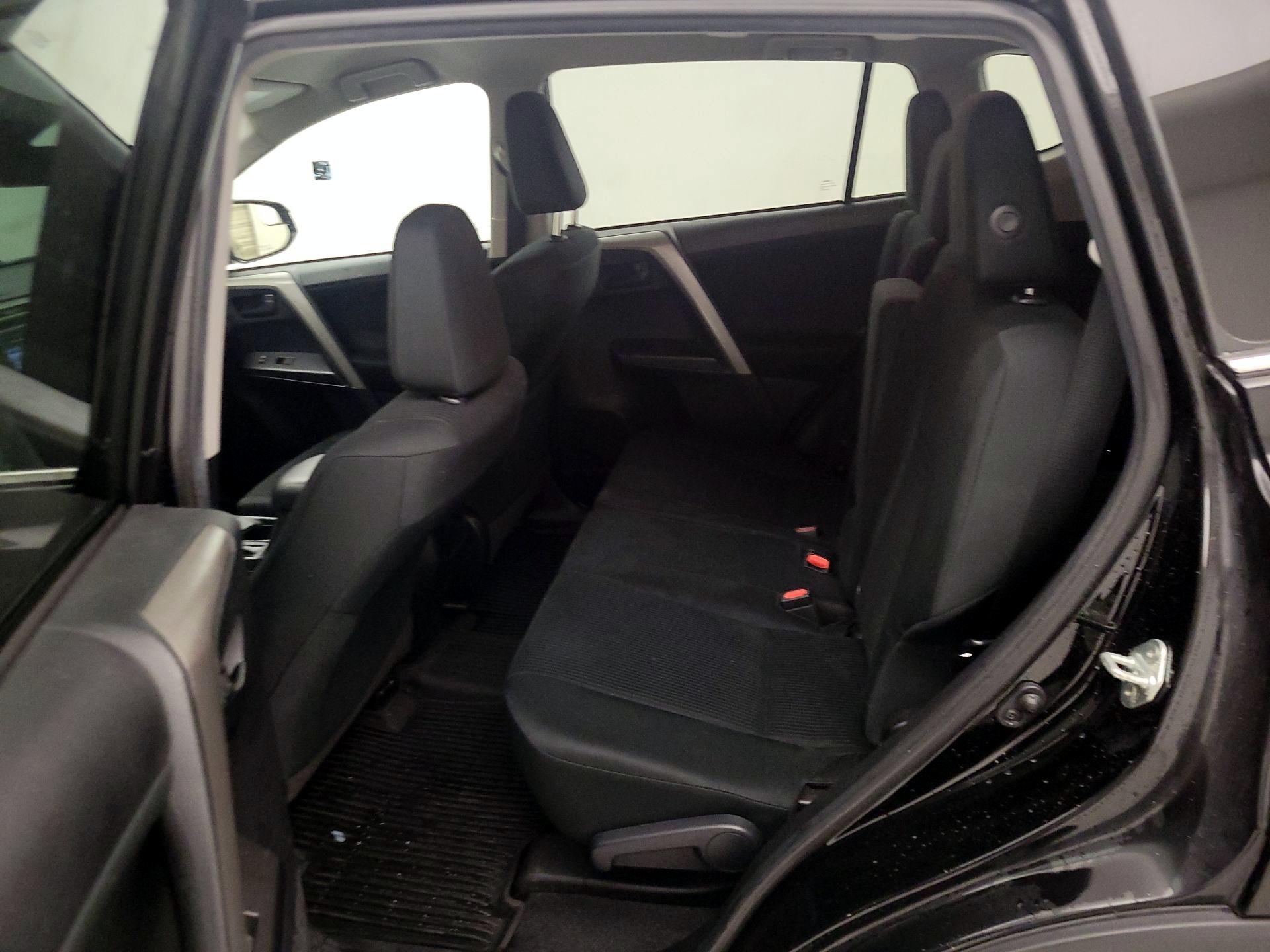 Thumbnail: 2018 Toyota RAV4 - 19