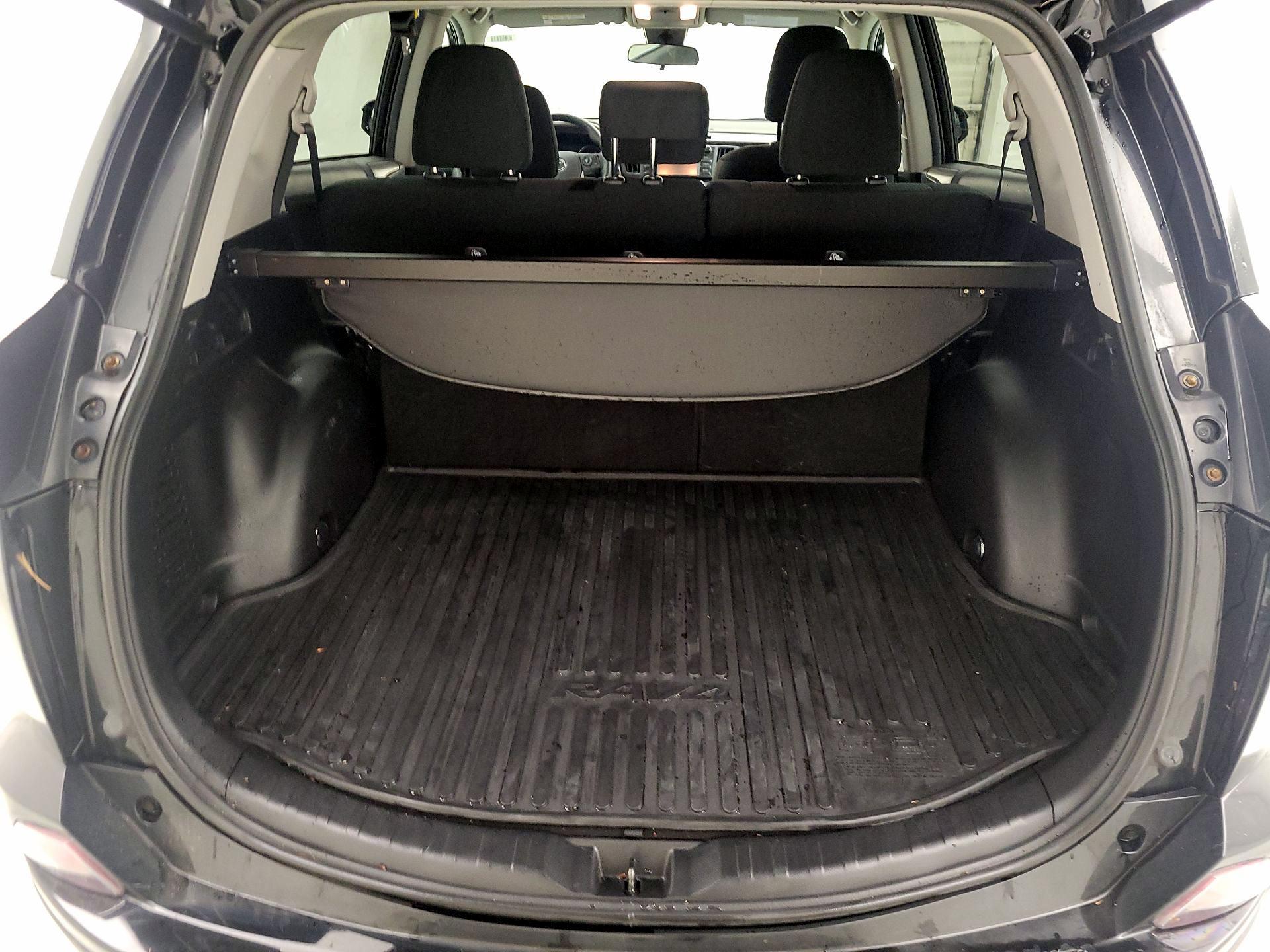 Thumbnail: 2018 Toyota RAV4 - 20