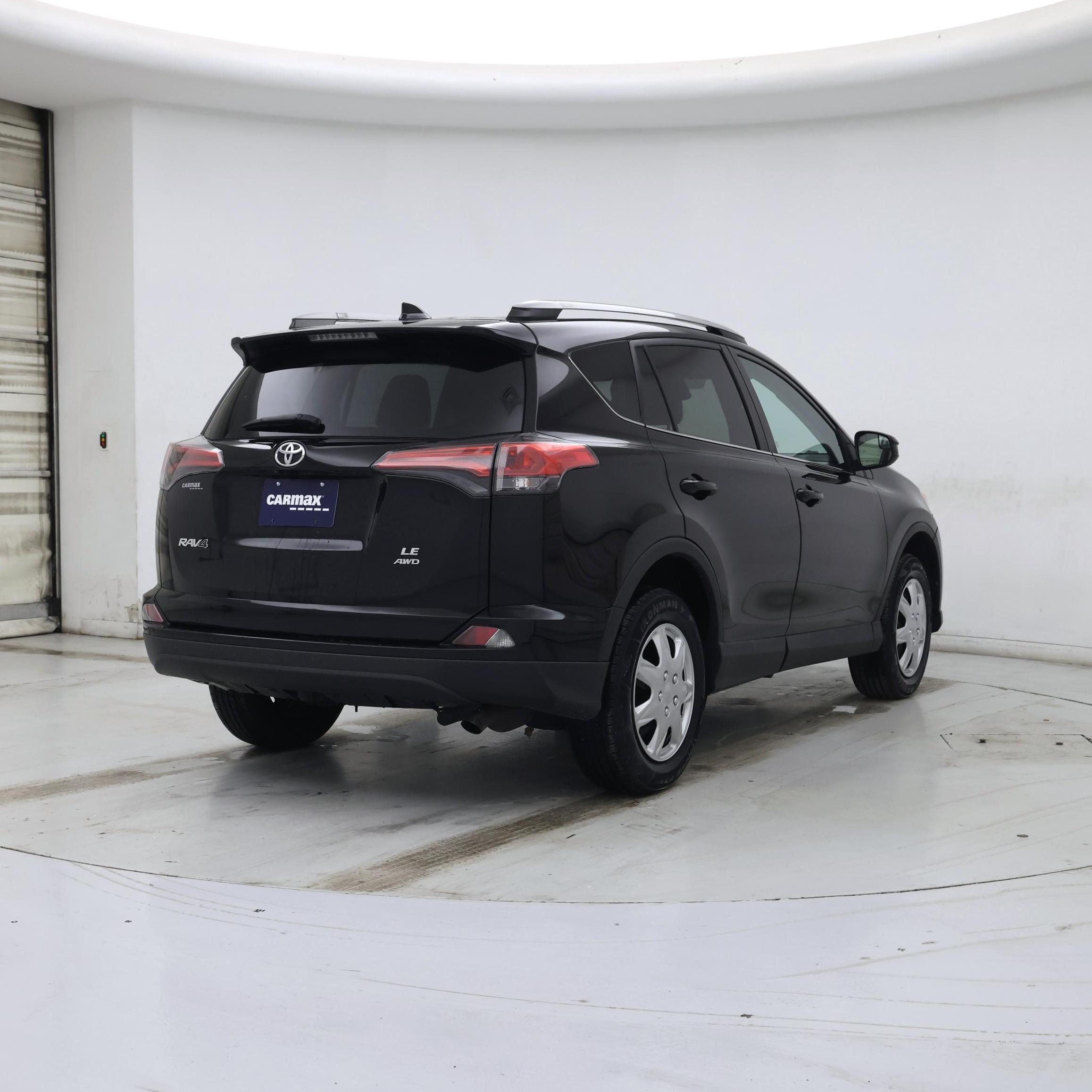 Thumbnail: 2018 Toyota RAV4 - 8