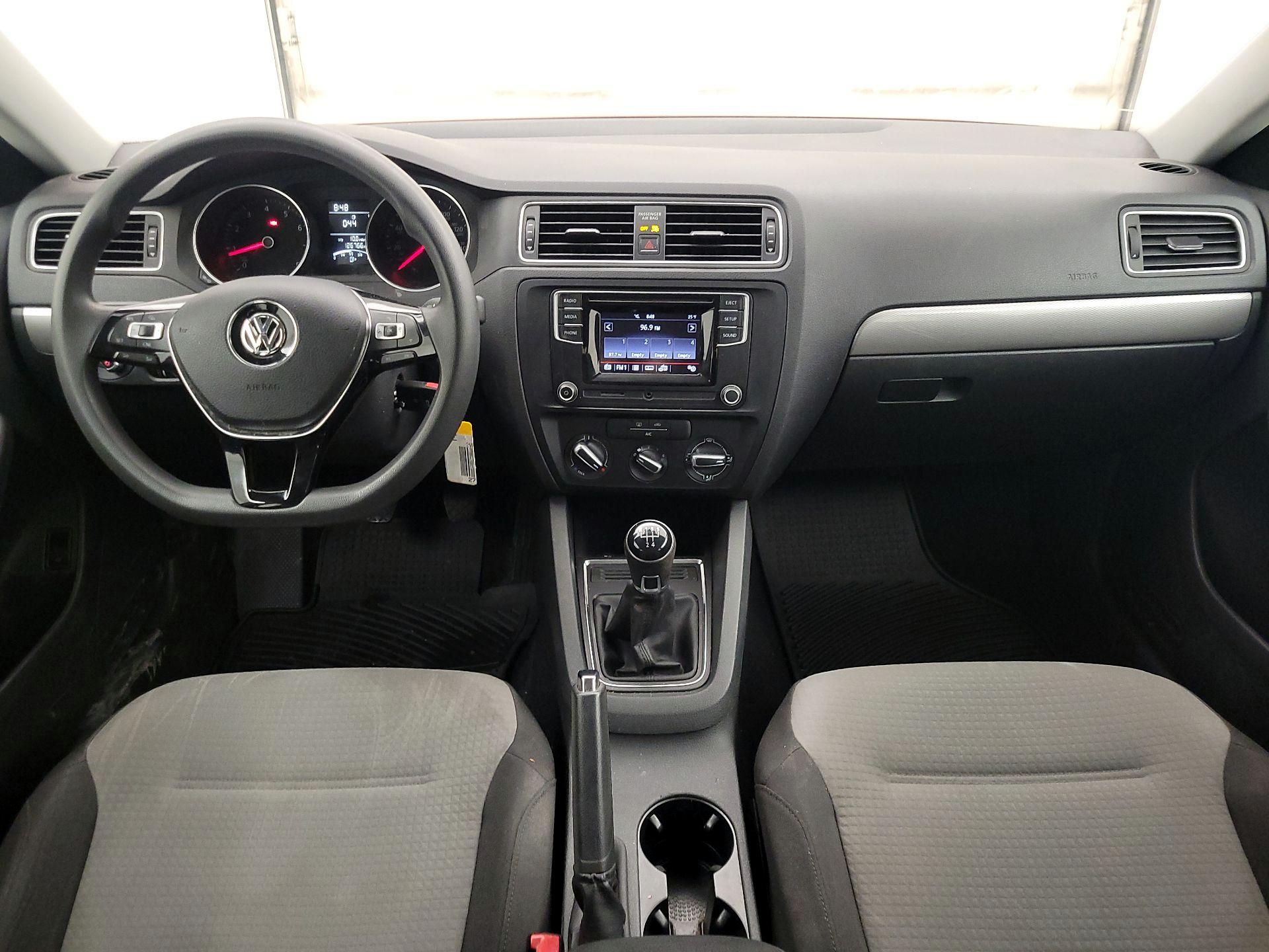 Thumbnail: 2017 Volkswagen Jetta - 9