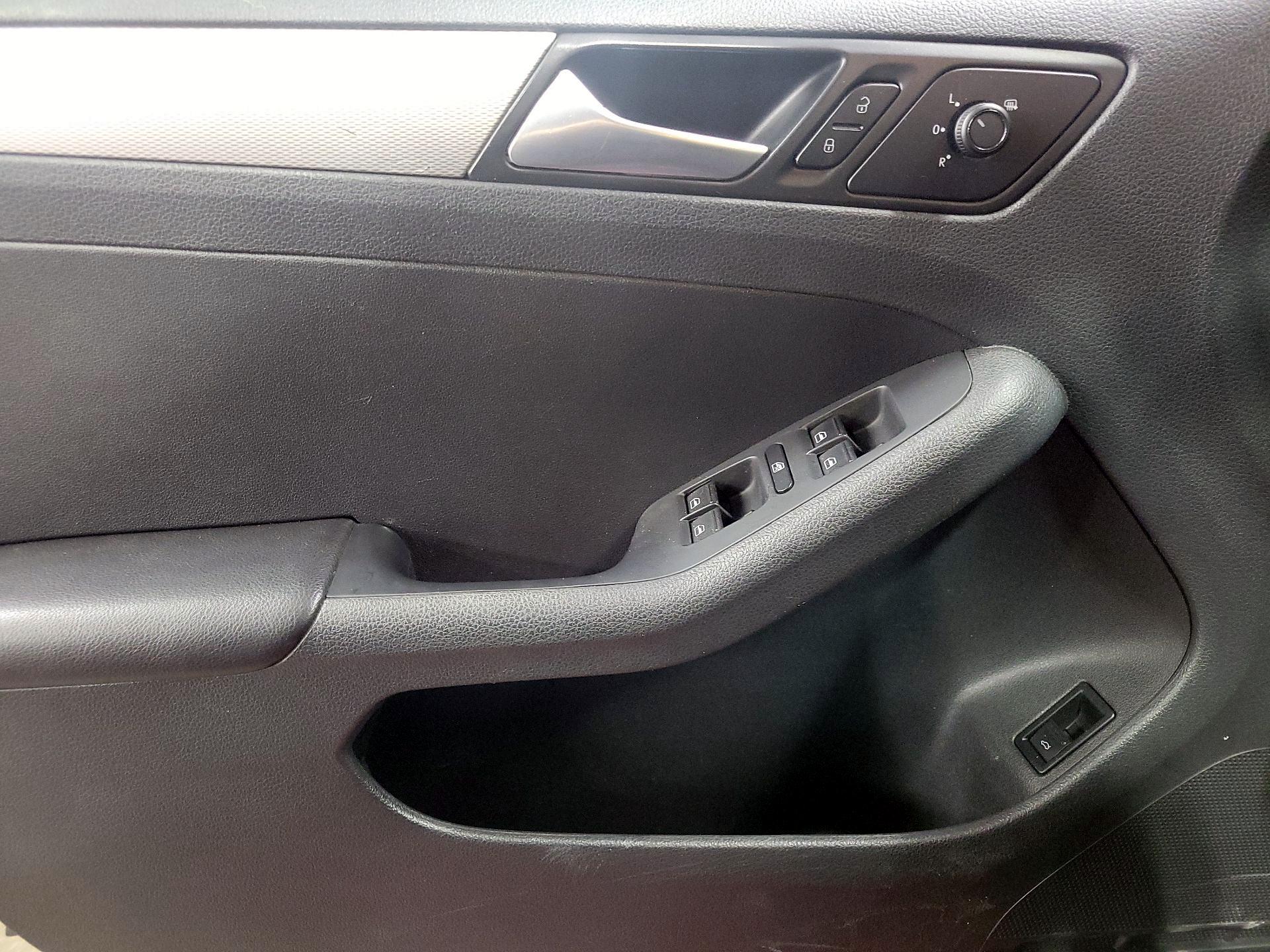 Thumbnail: 2017 Volkswagen Jetta - 12