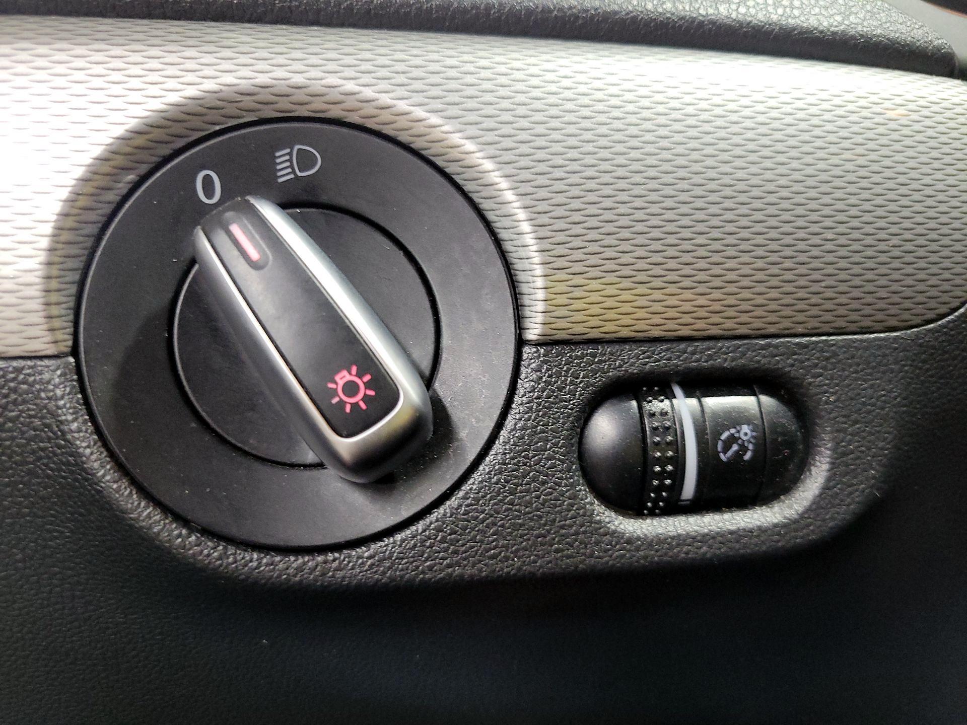 Thumbnail: 2017 Volkswagen Jetta - 13