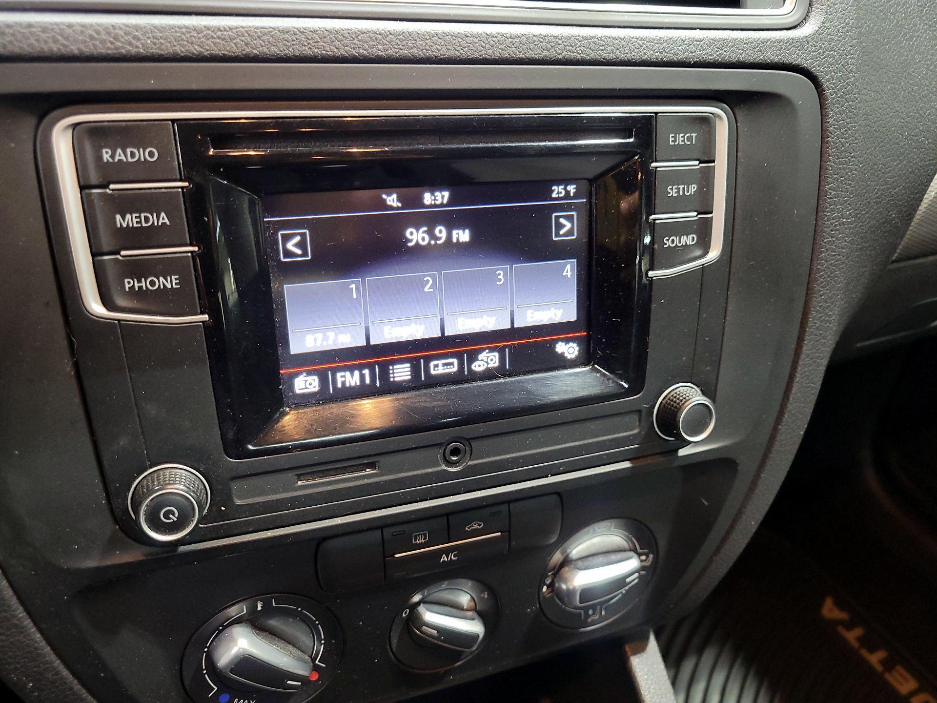 Thumbnail: 2017 Volkswagen Jetta - 15