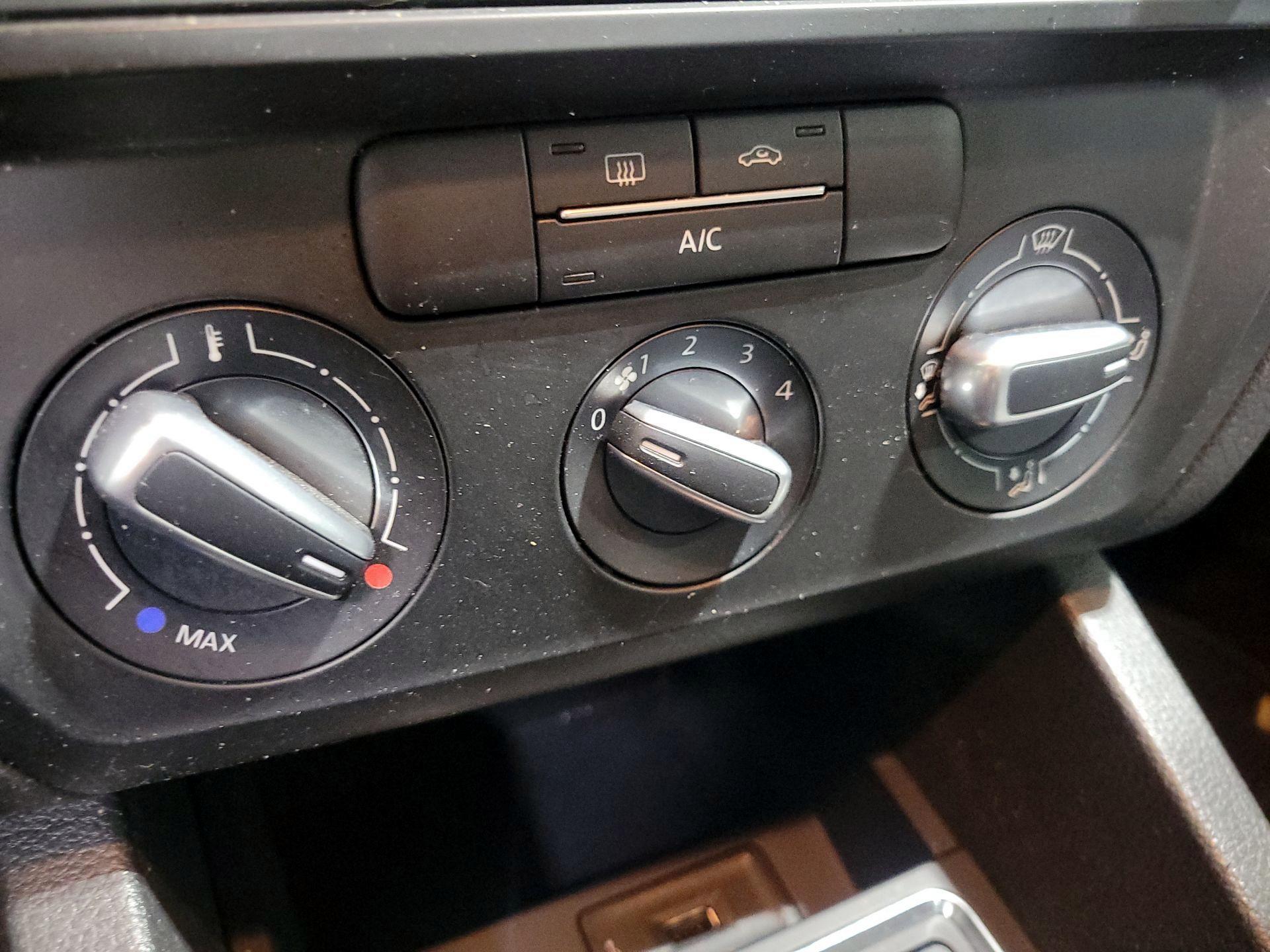 Thumbnail: 2017 Volkswagen Jetta - 16