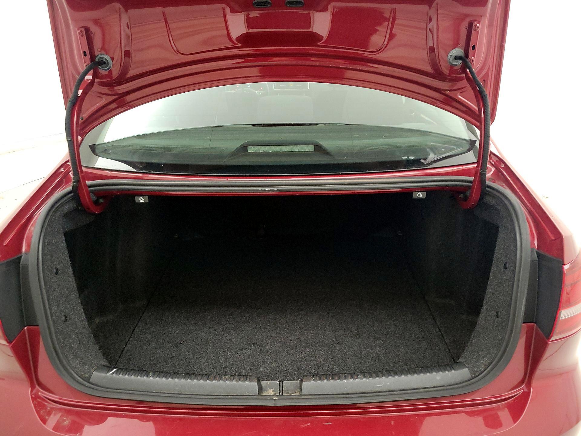 Thumbnail: 2017 Volkswagen Jetta - 20