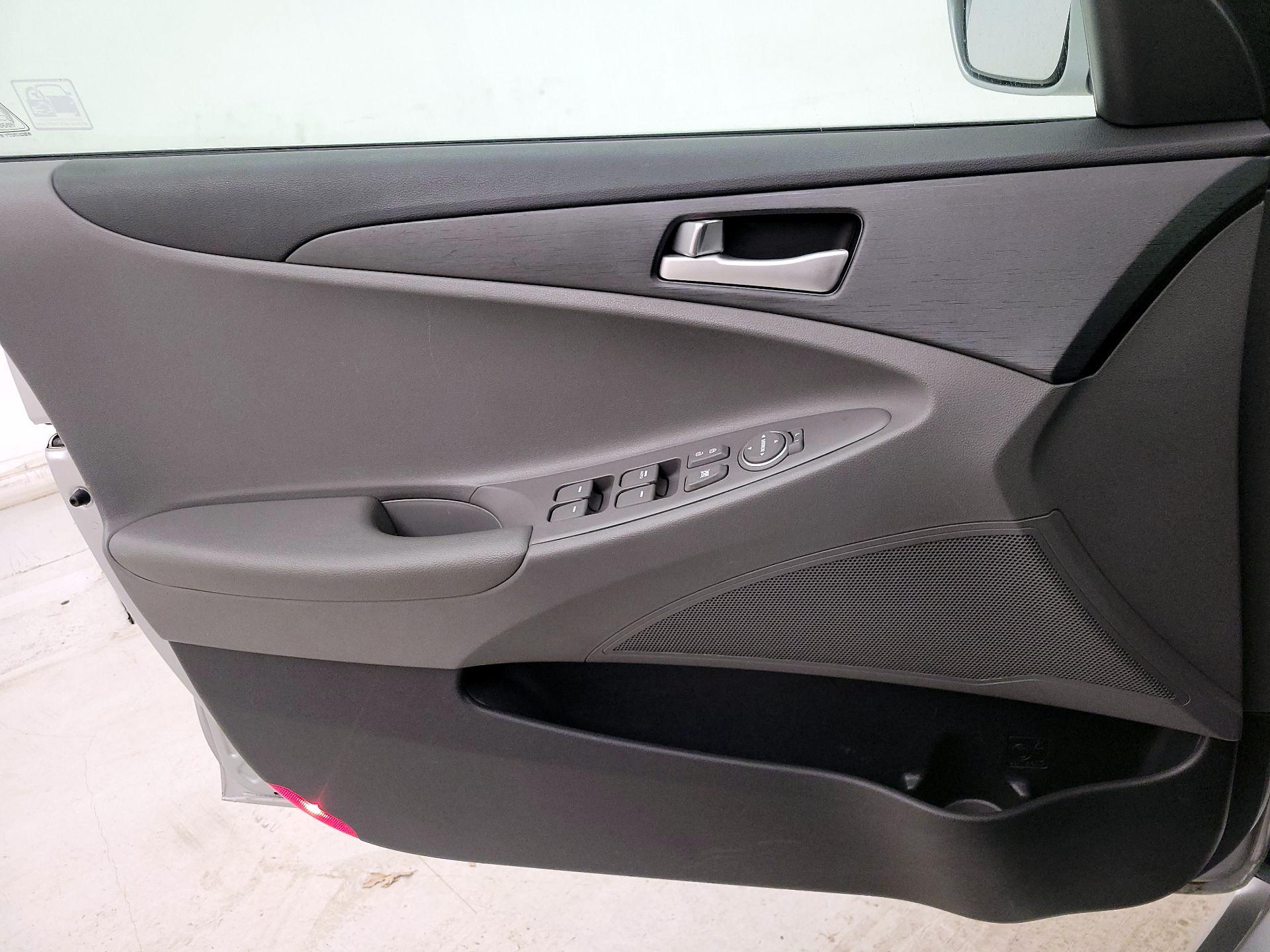 Thumbnail: 2014 Hyundai Sonata - 12