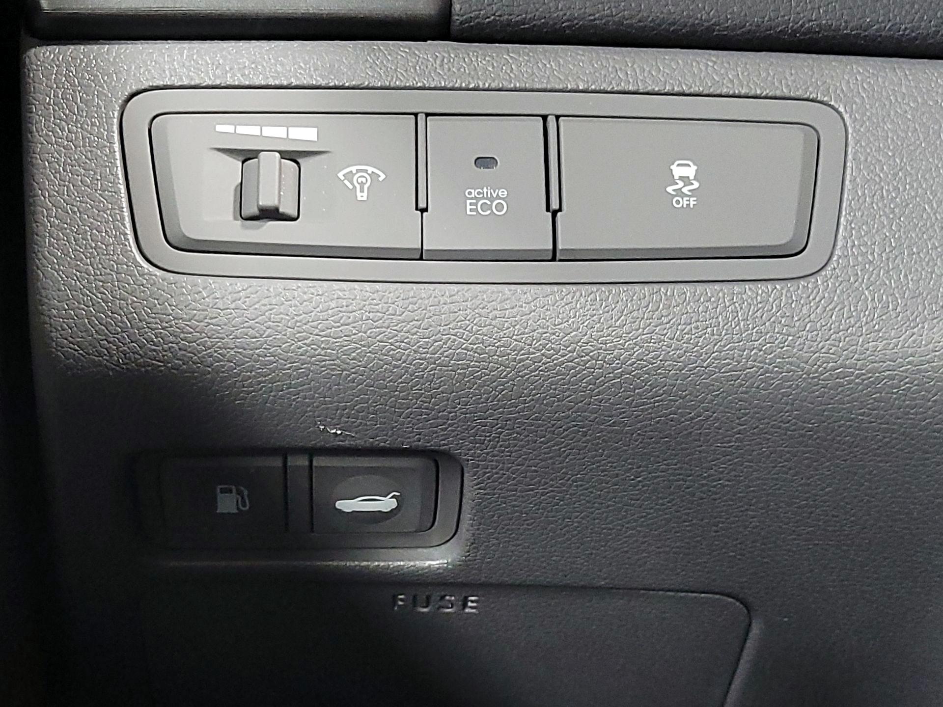 Thumbnail: 2014 Hyundai Sonata - 13