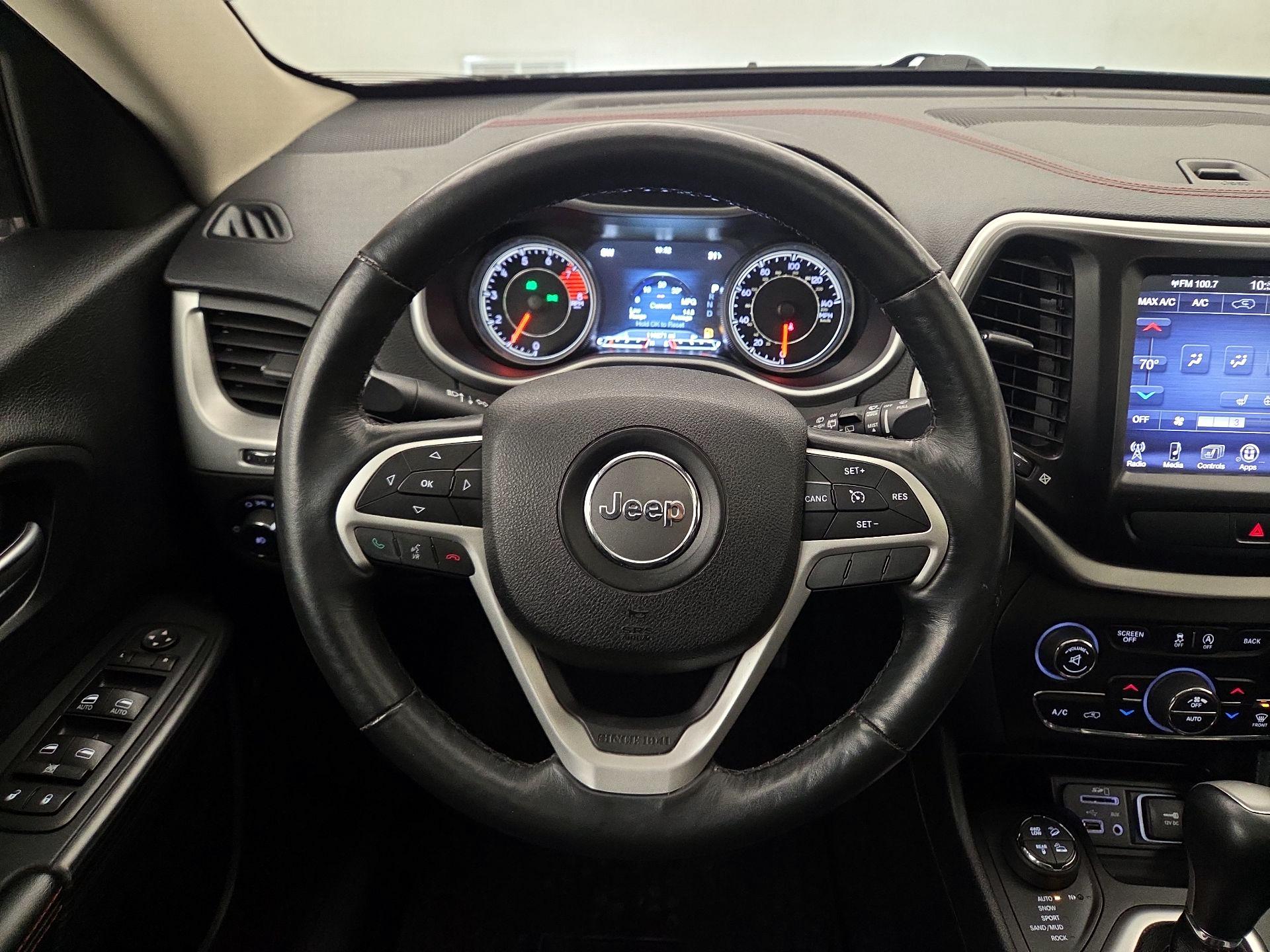 Thumbnail: 2016 Jeep Cherokee - 10