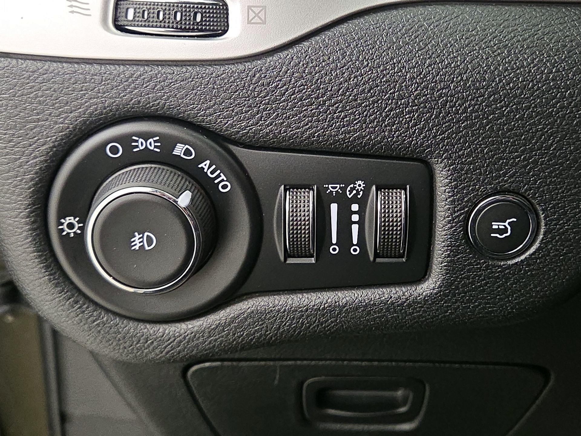 Thumbnail: 2016 Jeep Cherokee - 13