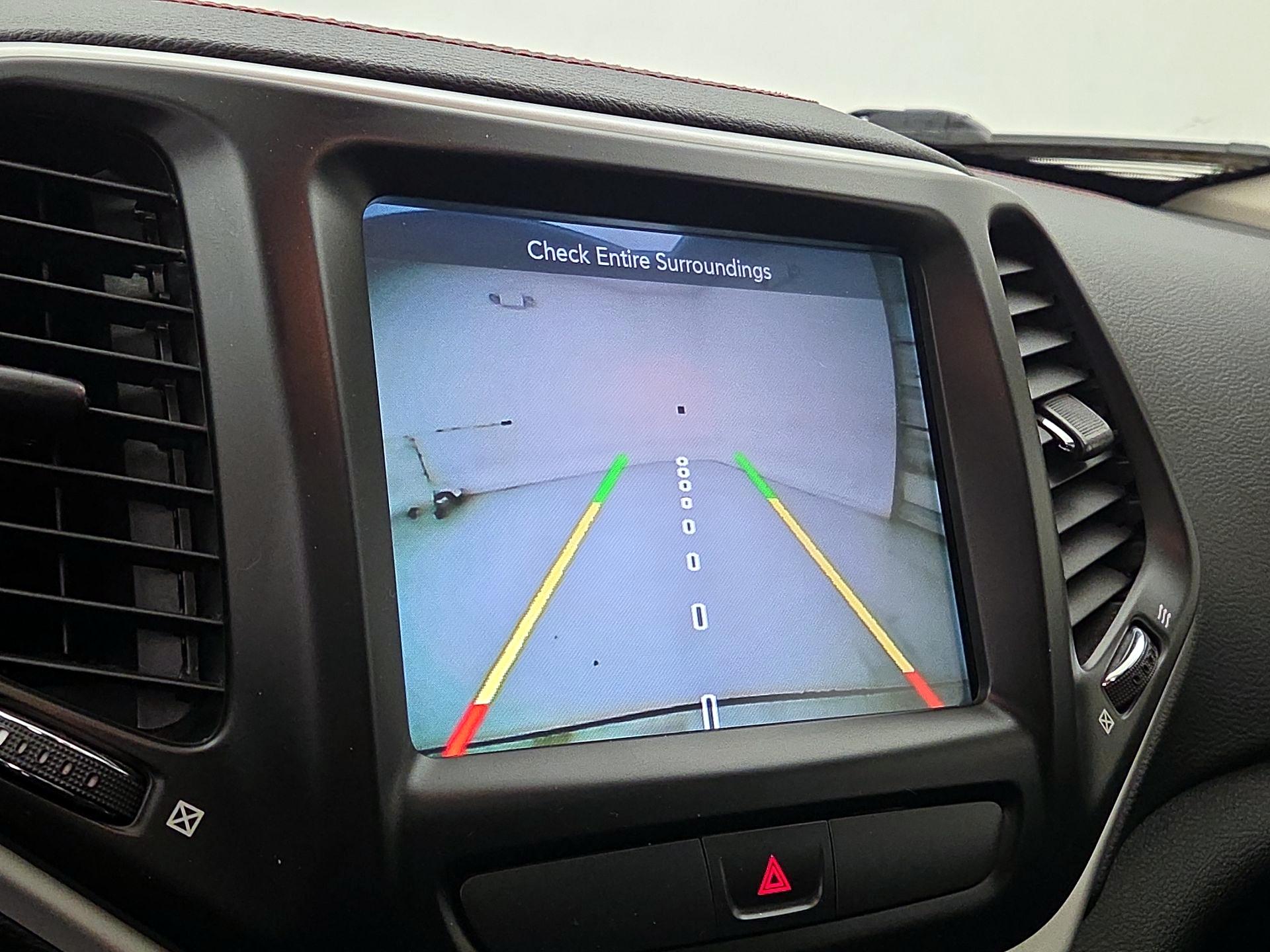 Thumbnail: 2016 Jeep Cherokee - 14