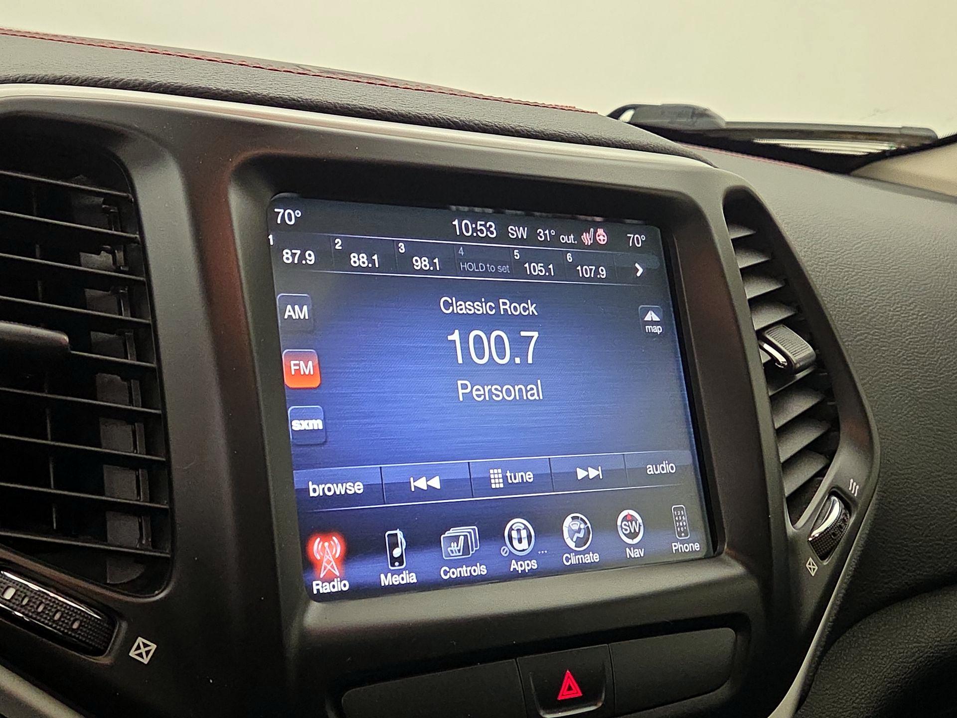 Thumbnail: 2016 Jeep Cherokee - 15