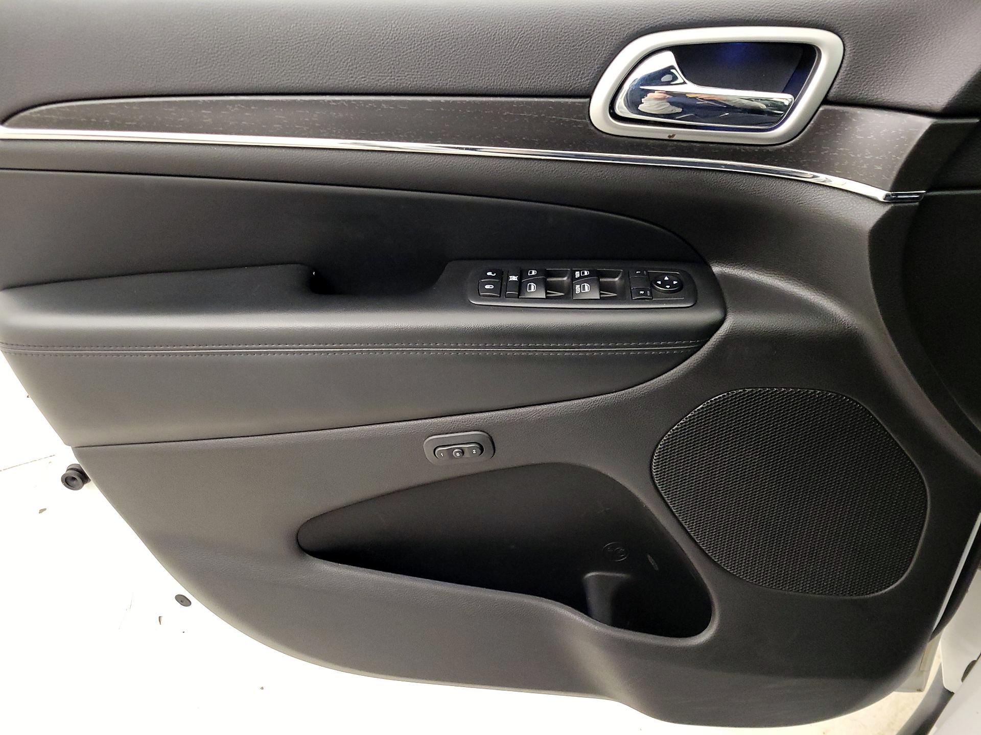 Thumbnail: 2018 Jeep Grand Cherokee - 12