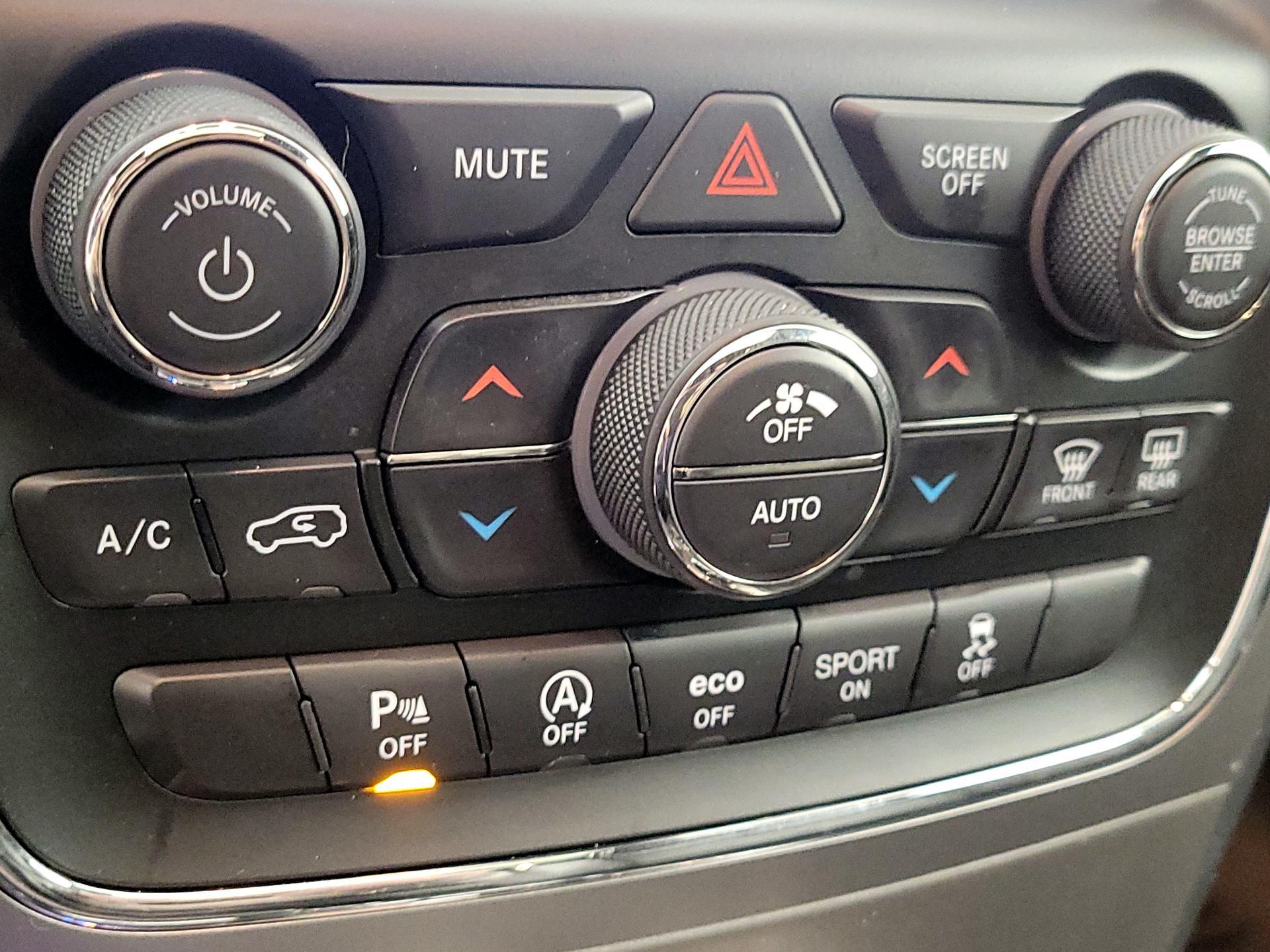 Thumbnail: 2018 Jeep Grand Cherokee - 16