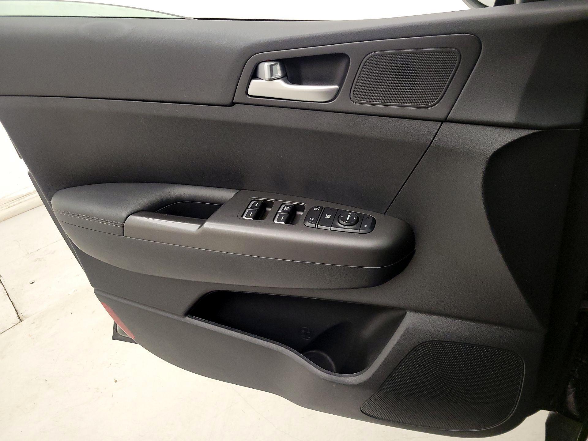 Thumbnail: 2017 Kia Sportage - 12