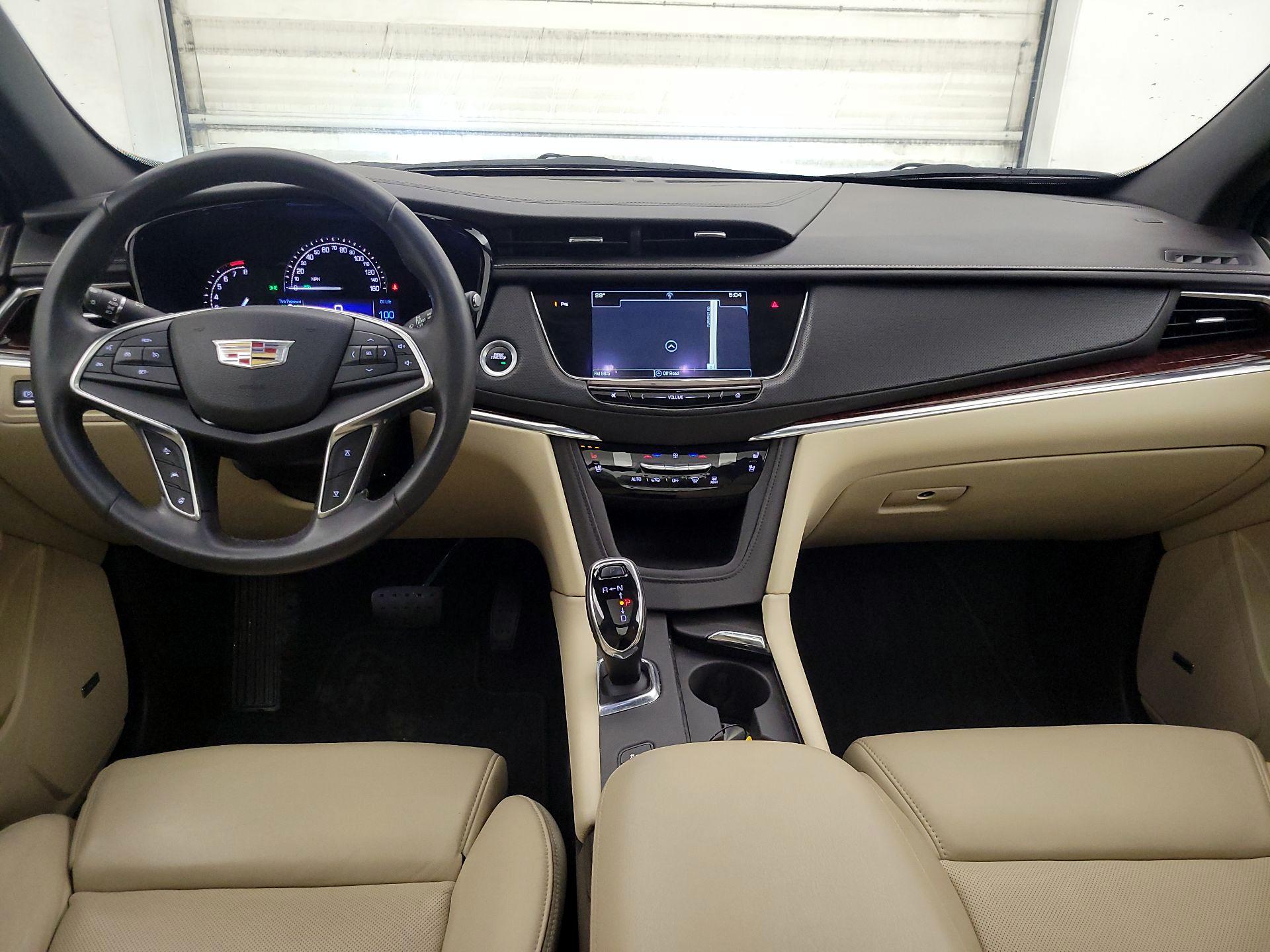 Thumbnail: 2017 Cadillac XT5 - 9