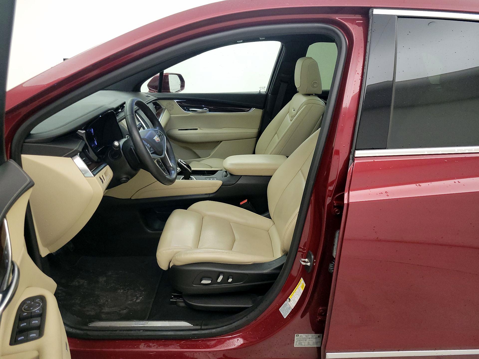 Thumbnail: 2017 Cadillac XT5 - 11